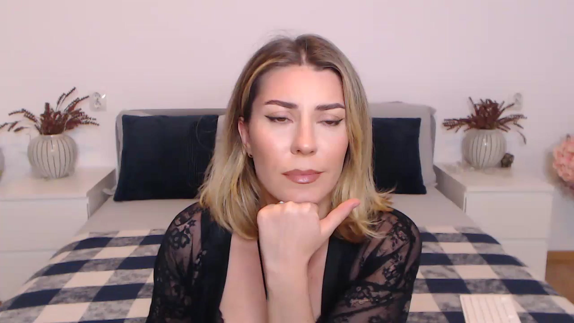 Gallery image thumbnail from BlueStocking's myfreecams stream on, 10/30/2023, 16:06 image 7 of 20