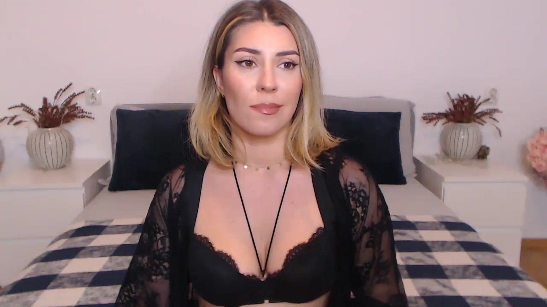 Gallery image thumbnail from BlueStocking's myfreecams stream on, 10/30/2023, 16:06 image 13 of 20