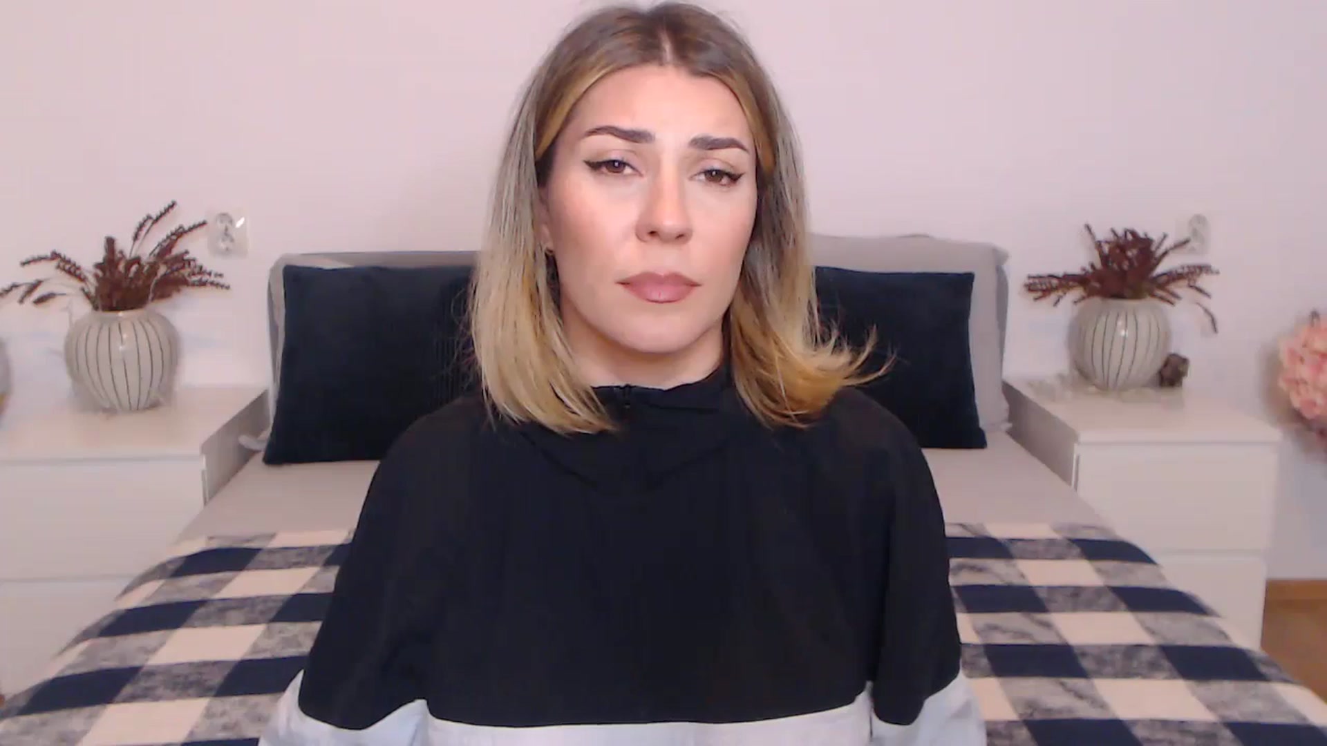 Gallery image thumbnail from BlueStocking's myfreecams stream on, 10/30/2023, 17:52 image 2 of 20