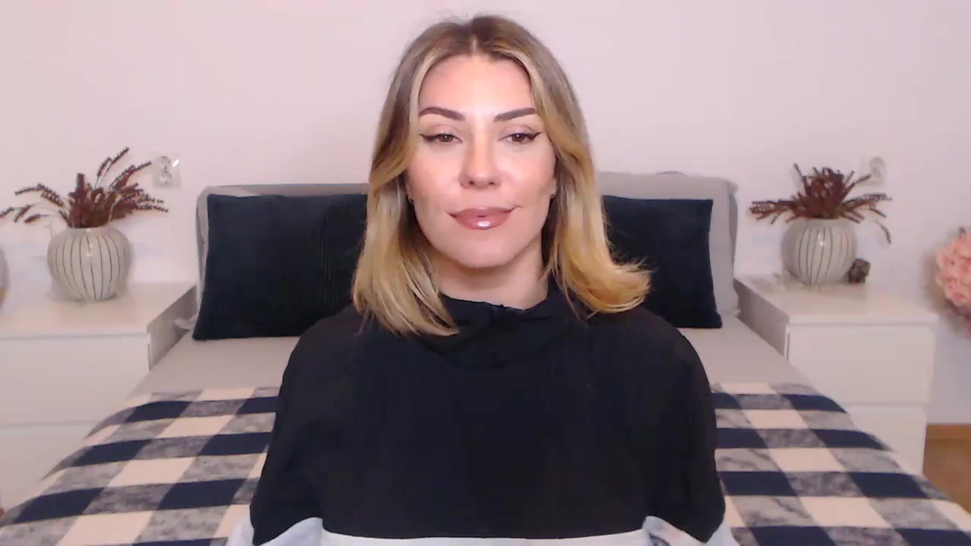 Gallery image thumbnail from BlueStocking's myfreecams stream on, 10/30/2023, 17:52 image 19 of 20