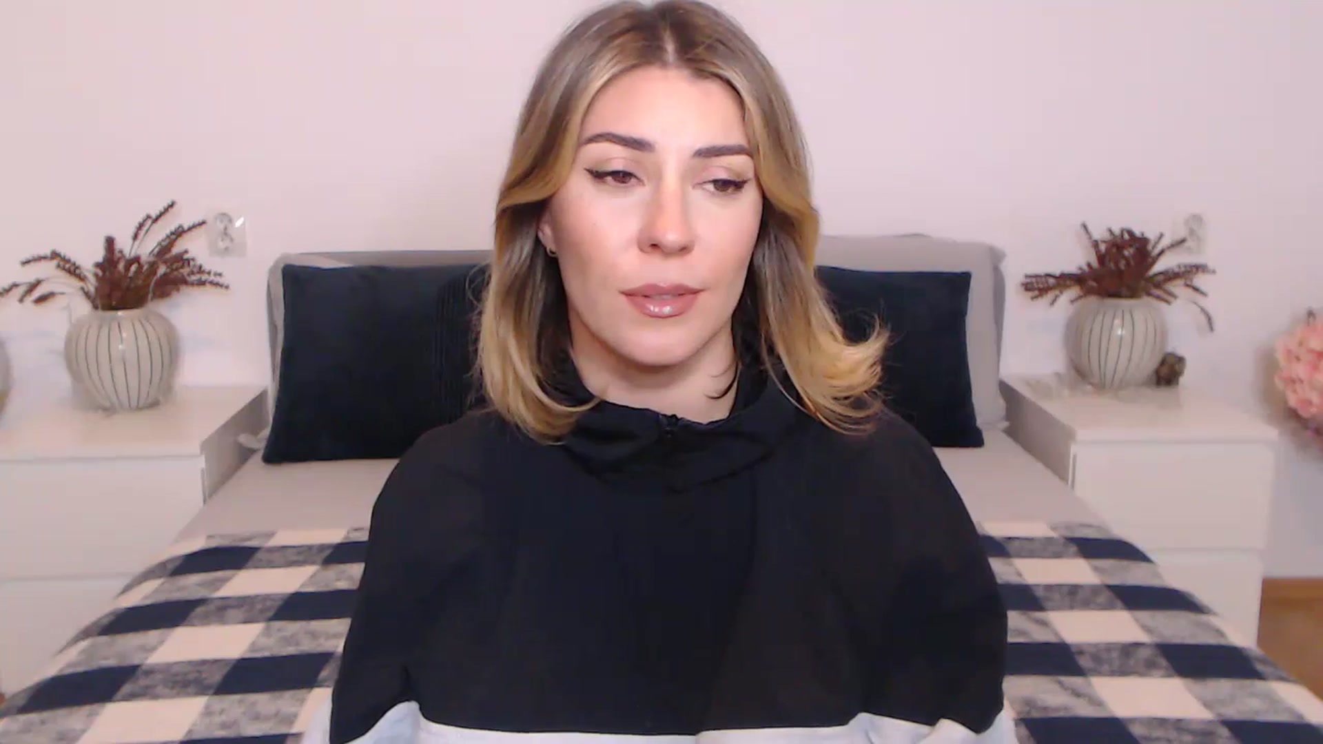 Gallery image thumbnail from BlueStocking's myfreecams stream on, 10/30/2023, 17:52 image 16 of 20