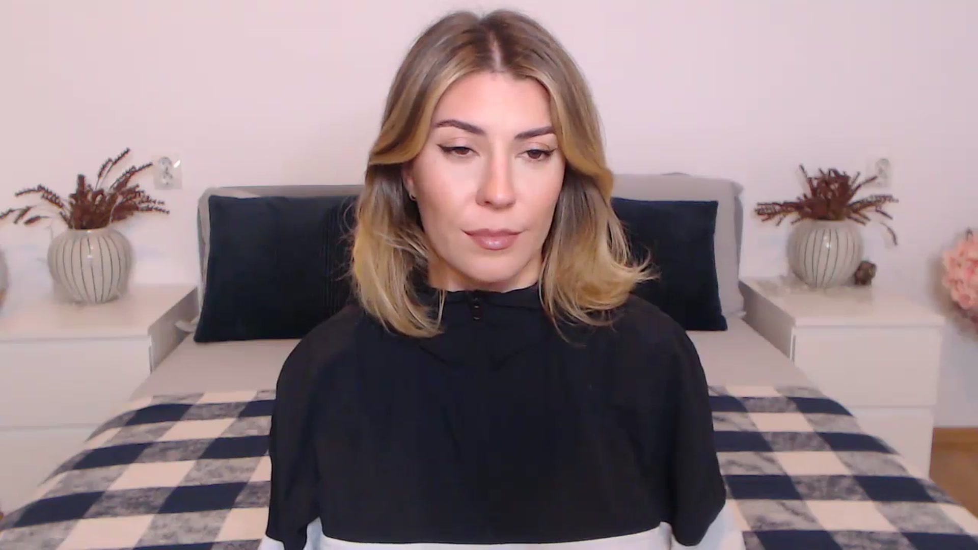 Gallery image thumbnail from BlueStocking's myfreecams stream on, 10/30/2023, 17:52 image 14 of 20