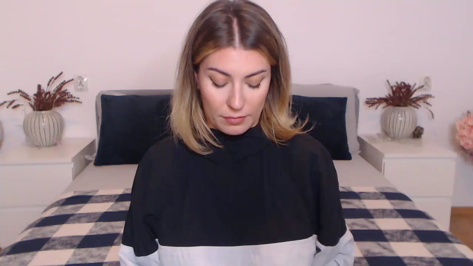 Gallery image thumbnail from BlueStocking's myfreecams stream on, 10/30/2023, 17:52 image 1 of 20