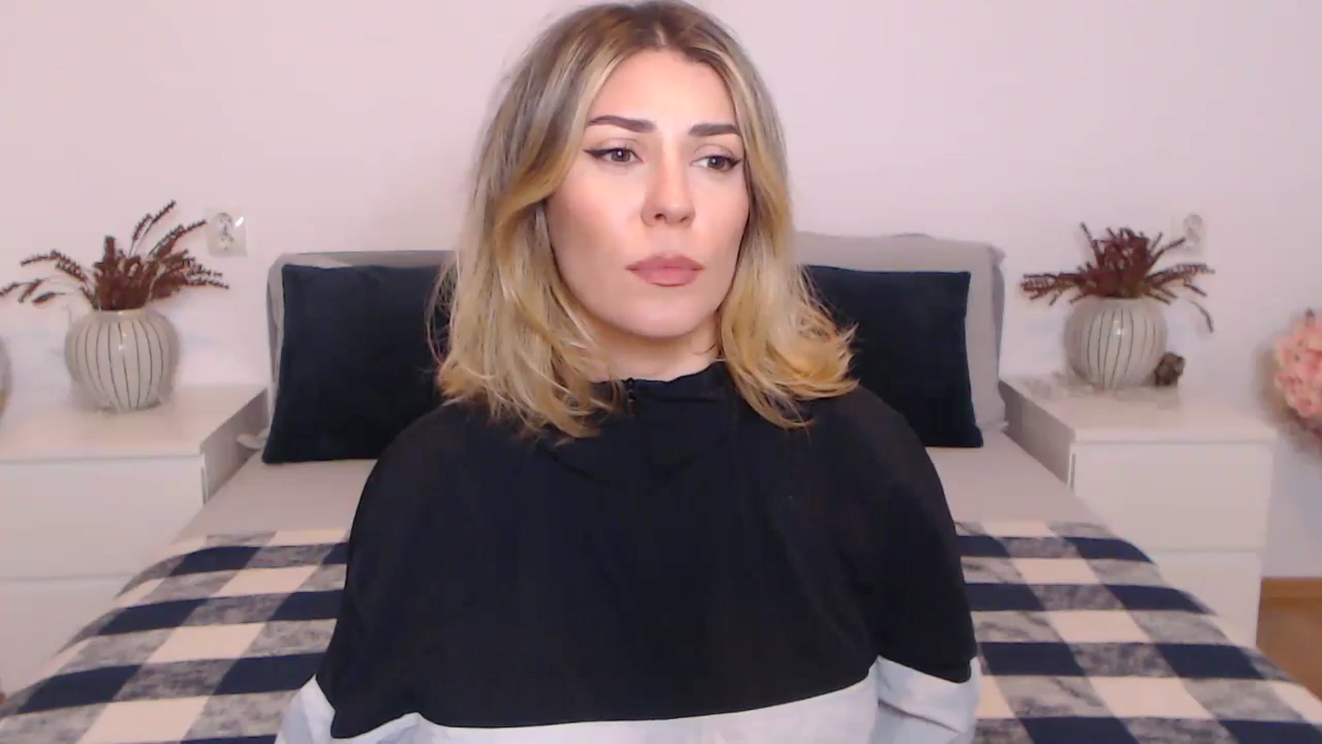 Gallery image thumbnail from BlueStocking's myfreecams stream on, 10/30/2023, 17:52 image 7 of 20