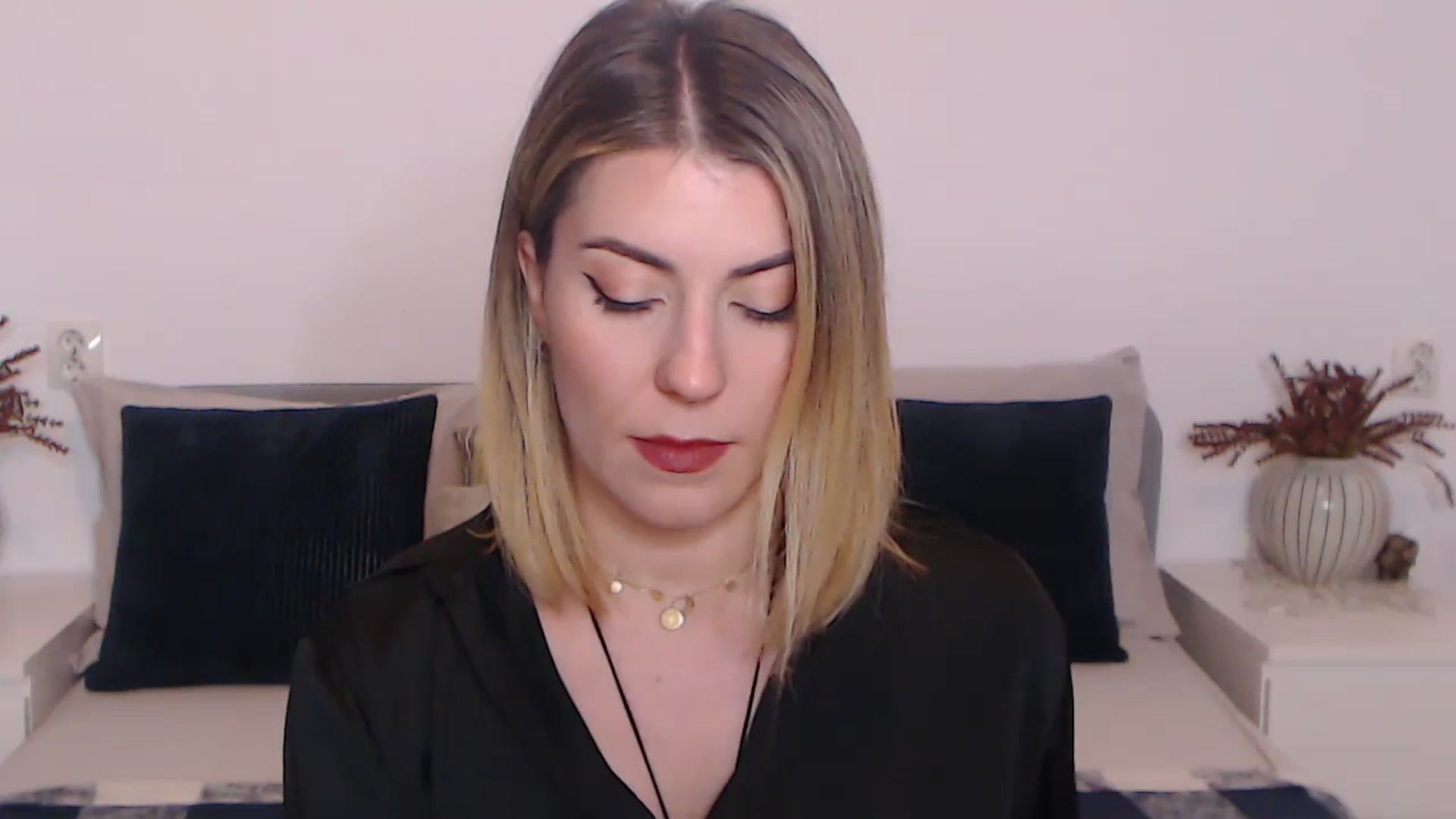 Gallery image thumbnail from BlueStocking's myfreecams stream on, 11/03/2023, 11:54 image 9 of 20
