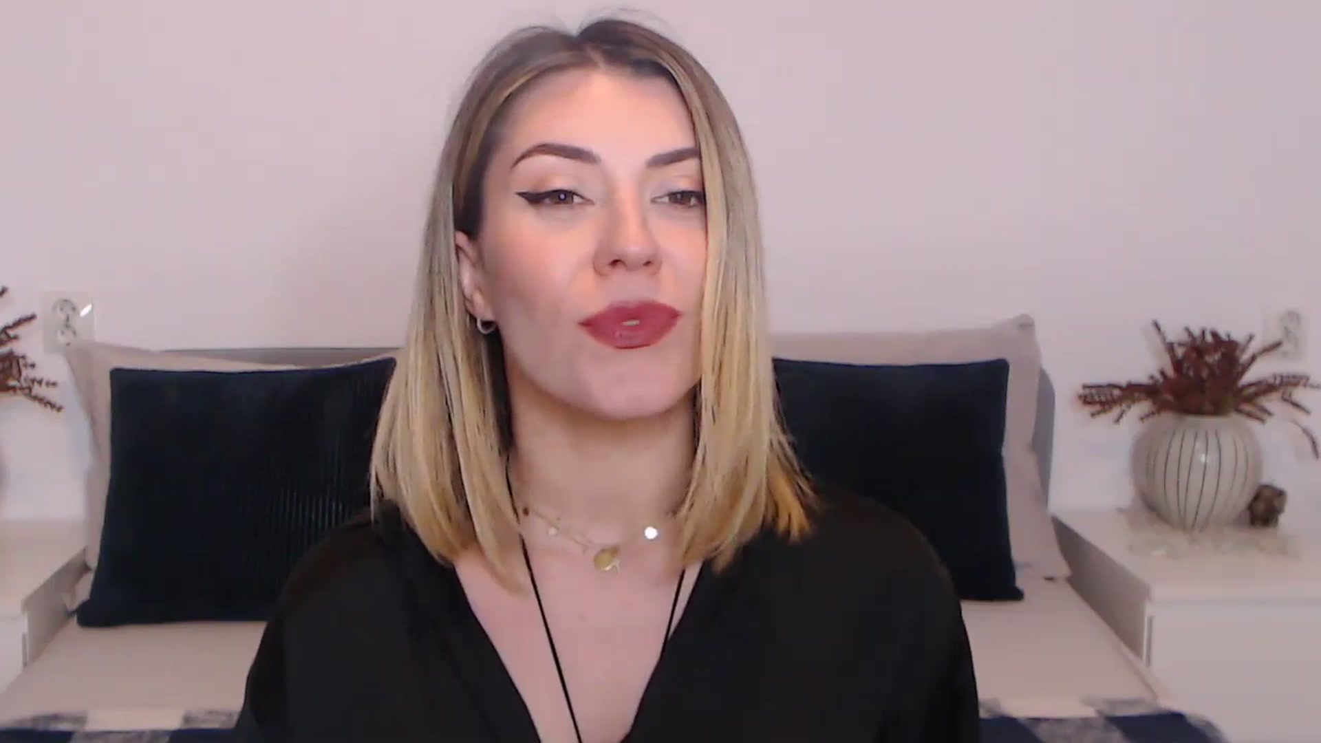 Gallery image thumbnail from BlueStocking's myfreecams stream on, 11/03/2023, 11:54 image 15 of 20