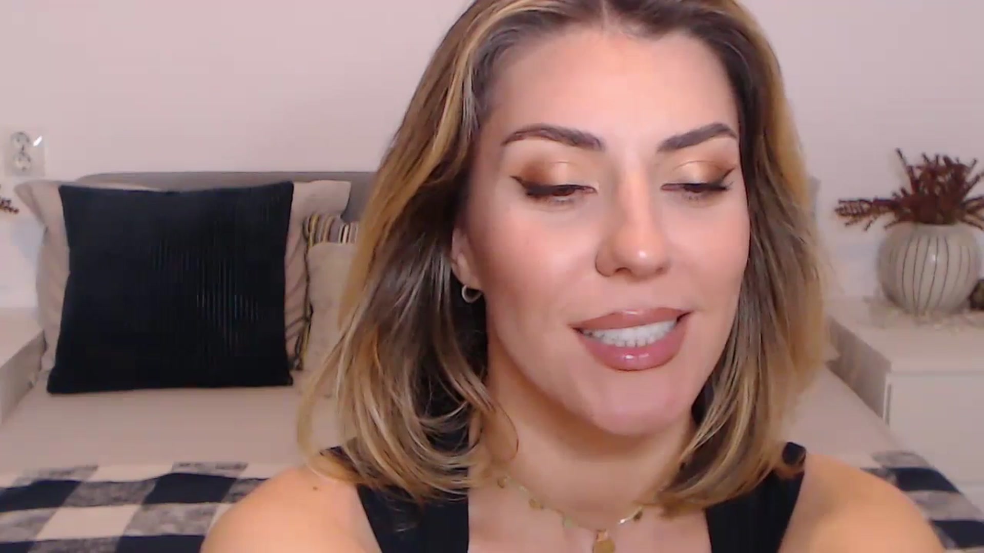 Gallery image thumbnail from BlueStocking's myfreecams stream on, 11/04/2023, 14:30 image 8 of 20
