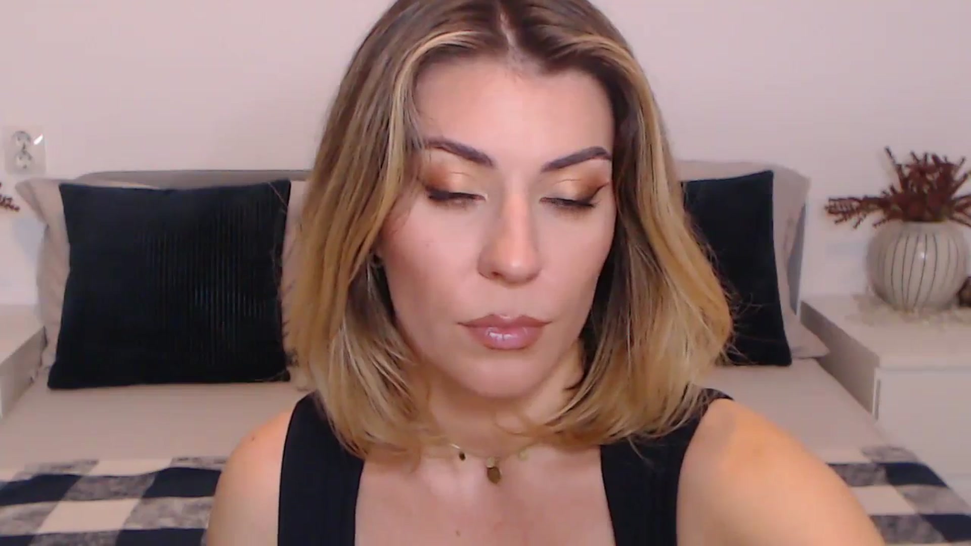 Gallery image thumbnail from BlueStocking's myfreecams stream on, 11/04/2023, 14:30 image 19 of 20