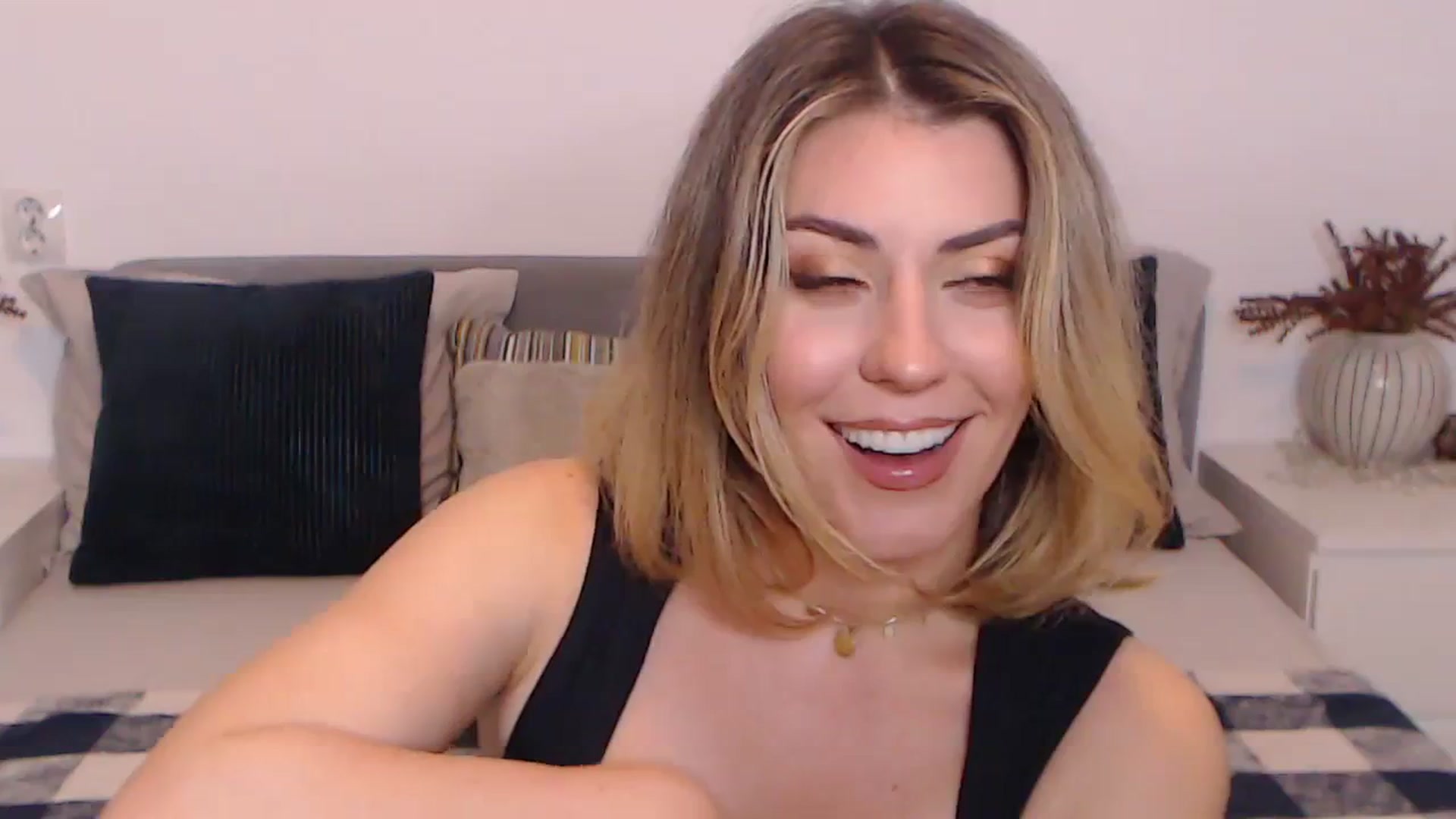 Gallery image thumbnail from BlueStocking's myfreecams stream on, 11/04/2023, 14:30 image 3 of 20