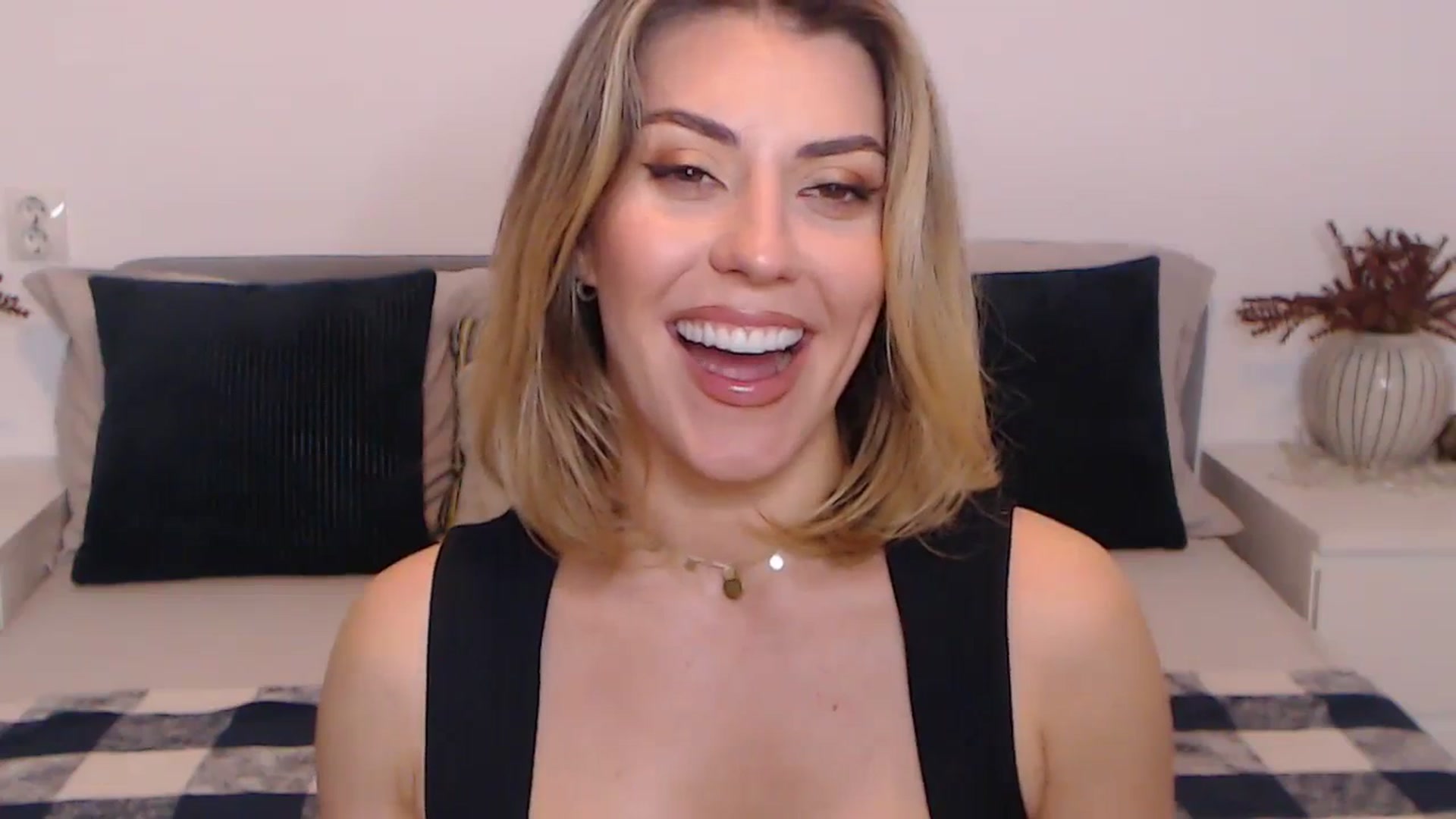 Gallery image thumbnail from BlueStocking's myfreecams stream on, 11/04/2023, 14:30 image 18 of 20