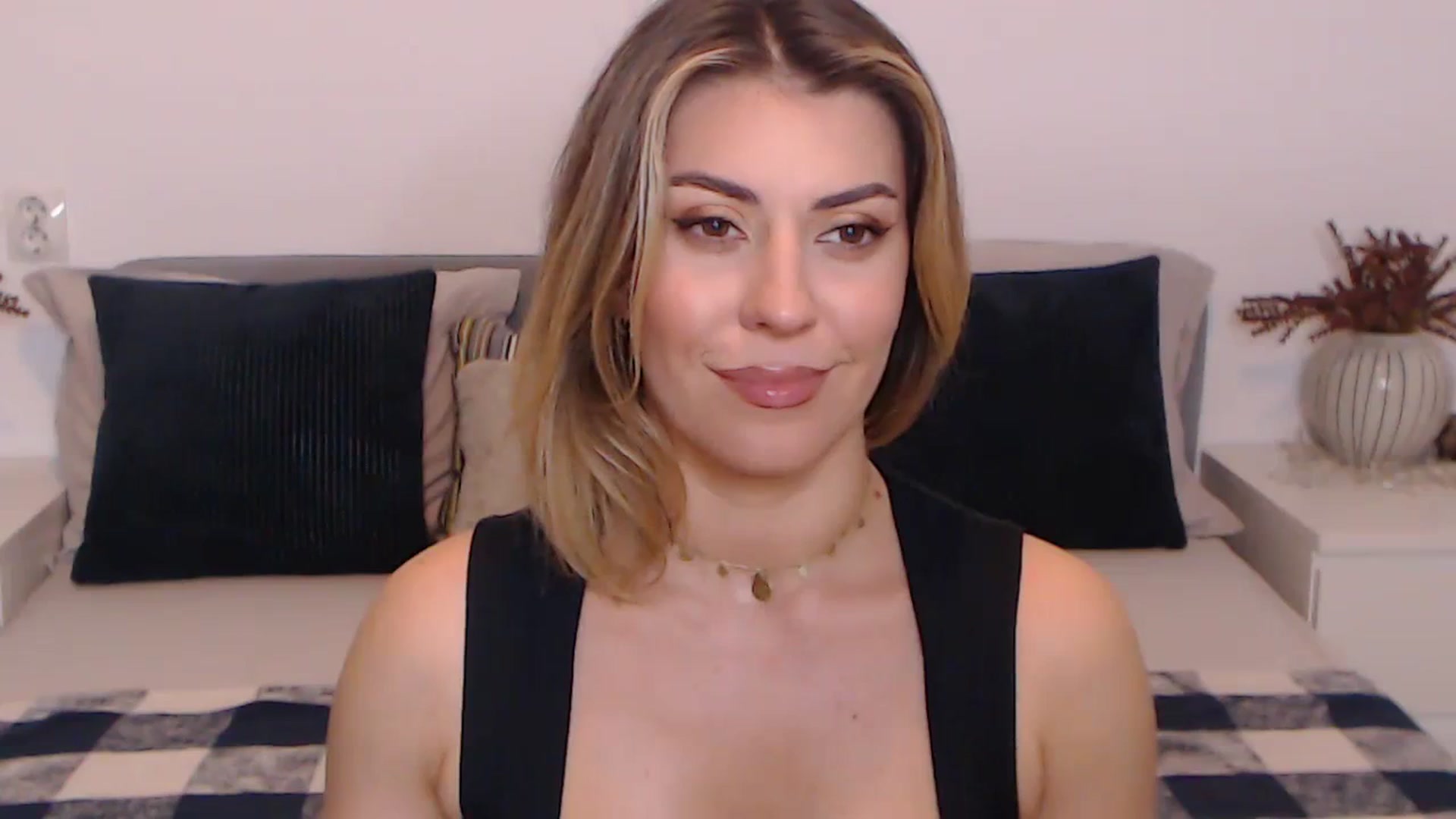 Gallery image thumbnail from BlueStocking's myfreecams stream on, 11/04/2023, 14:30 image 20 of 20