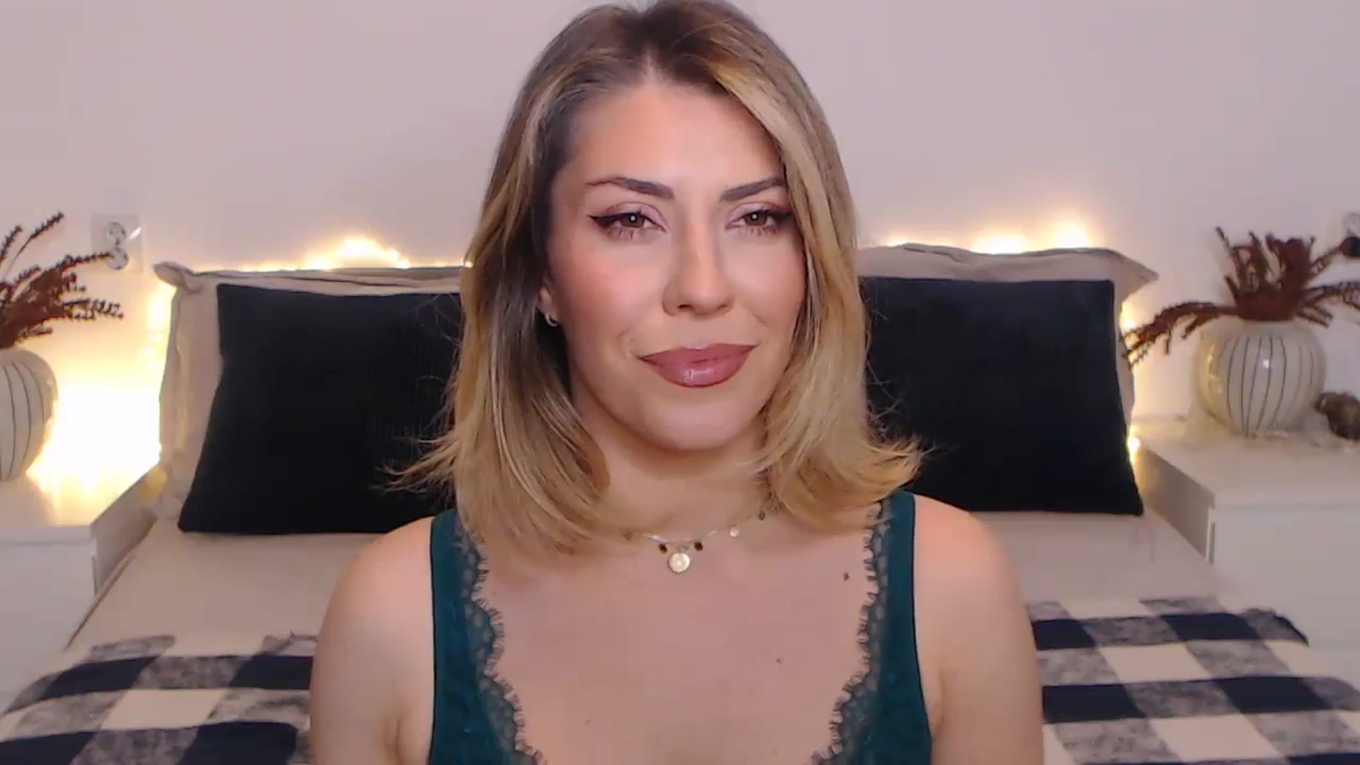 Gallery image thumbnail from BlueStocking's myfreecams stream on, 11/07/2023, 18:27 image 19 of 20