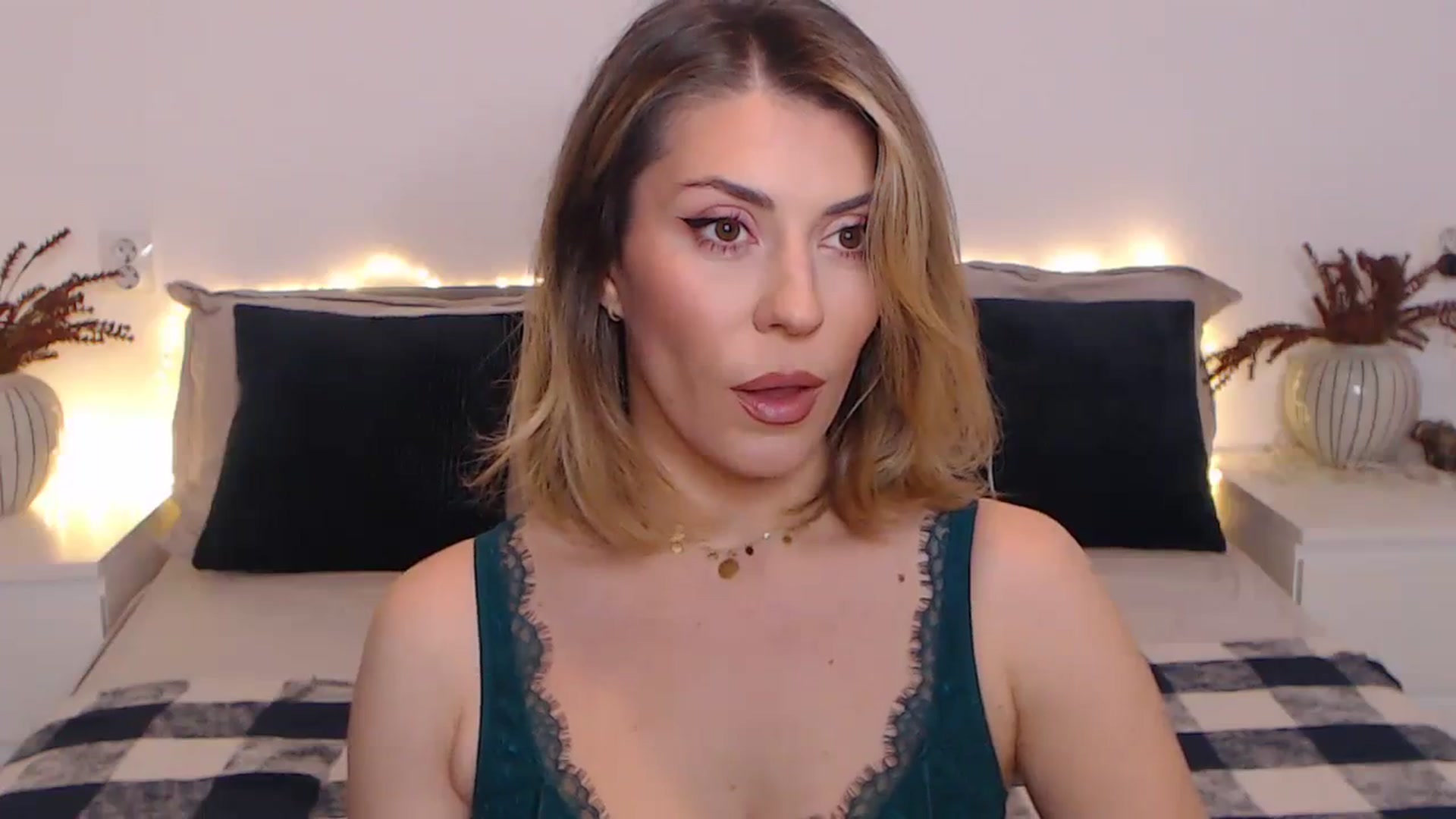 Gallery image thumbnail from BlueStocking's myfreecams stream on, 11/07/2023, 18:27 image 15 of 20