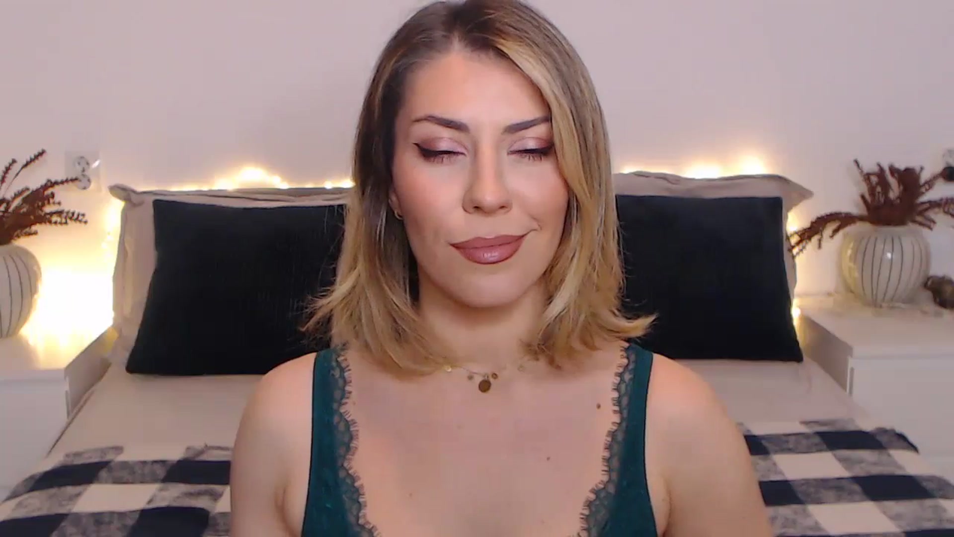 Gallery image thumbnail from BlueStocking's myfreecams stream on, 11/07/2023, 18:27 image 16 of 20