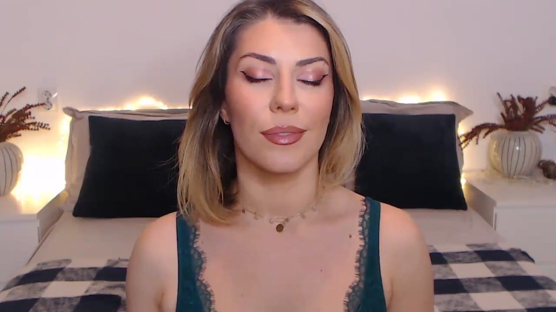 Gallery image thumbnail from BlueStocking's myfreecams stream on, 11/07/2023, 18:27 image 20 of 20