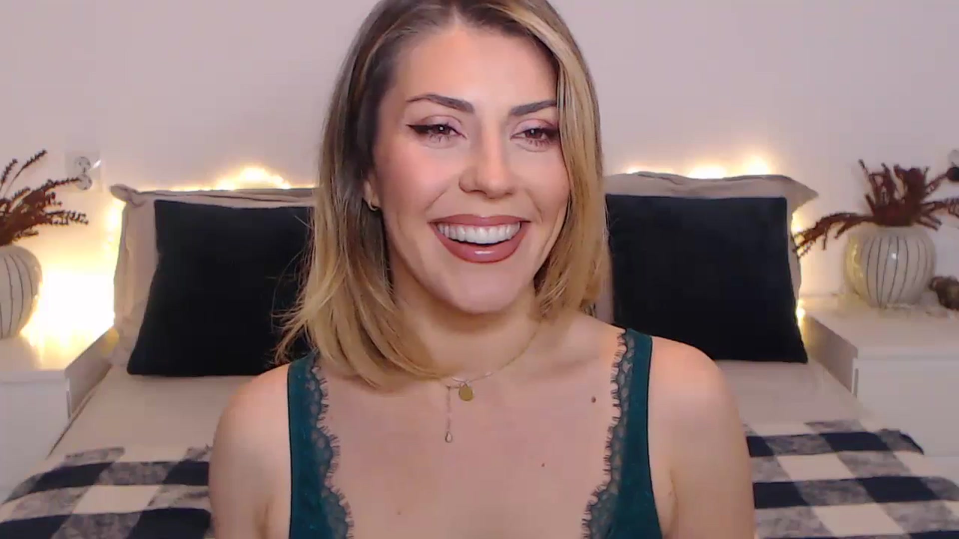 Gallery image thumbnail from BlueStocking's myfreecams stream on, 11/07/2023, 18:27 image 13 of 20