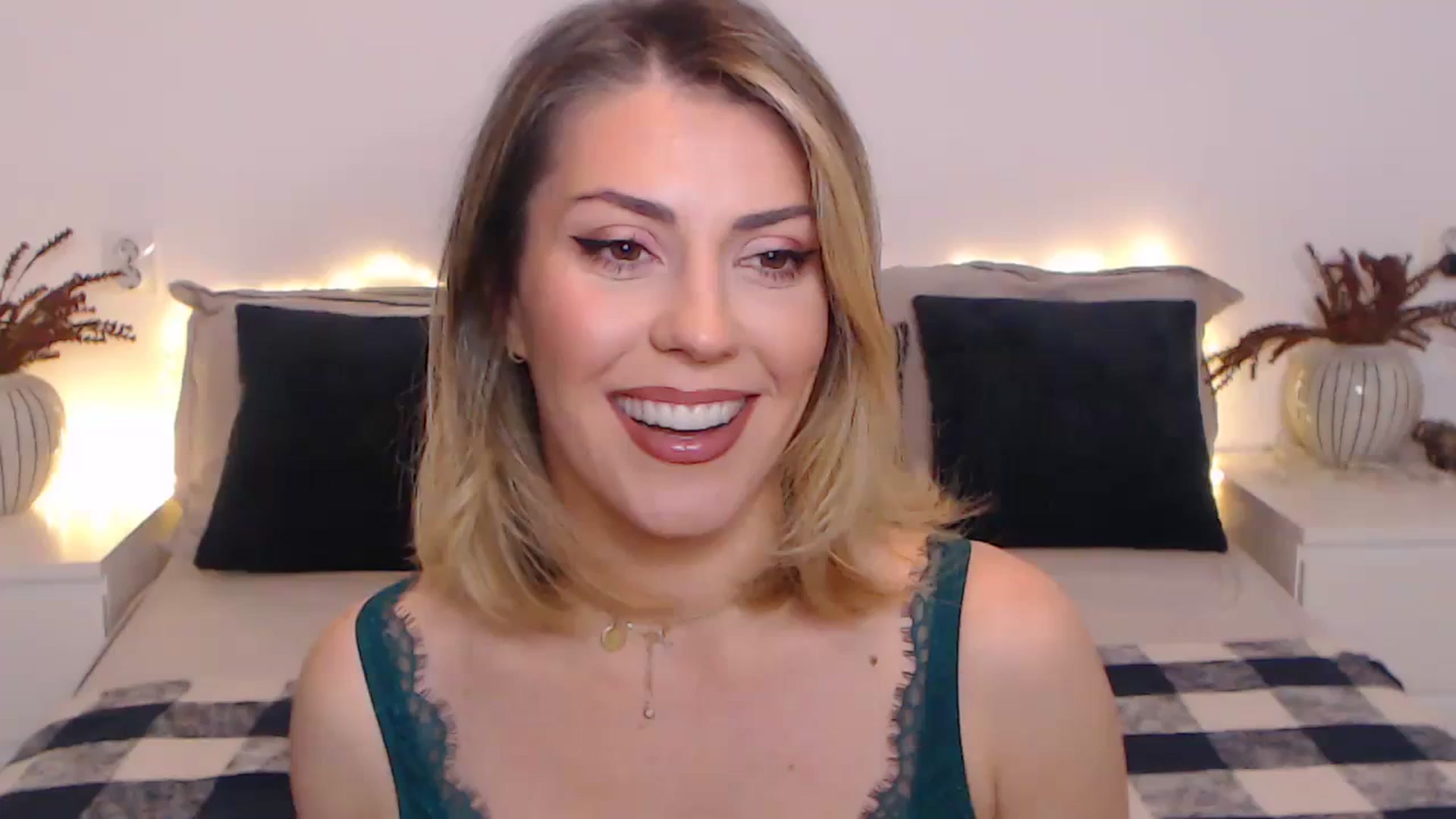 Gallery image thumbnail from BlueStocking's myfreecams stream on, 11/07/2023, 18:27 image 2 of 20