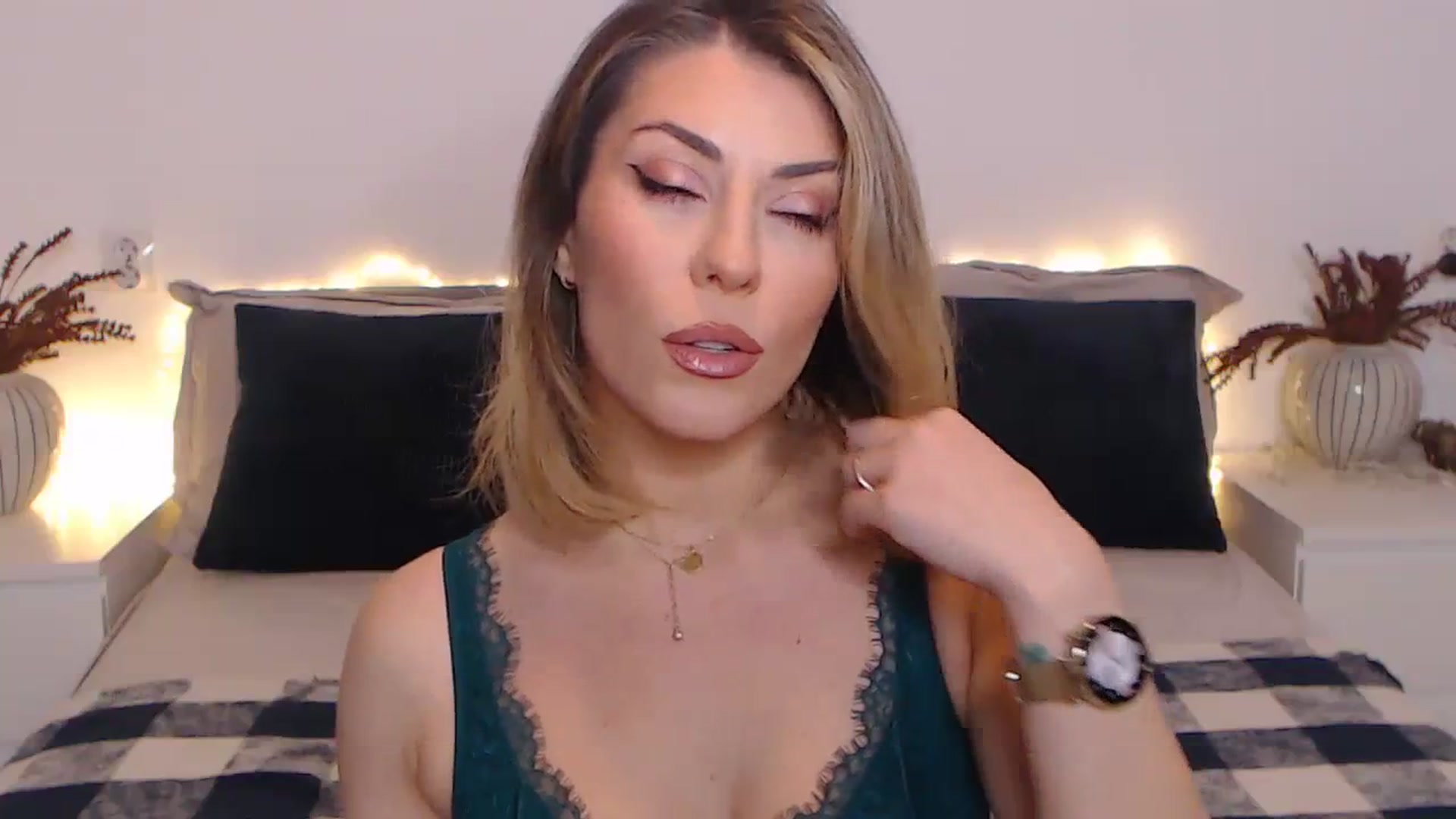 Gallery image thumbnail from BlueStocking's myfreecams stream on, 11/07/2023, 18:27 image 8 of 20