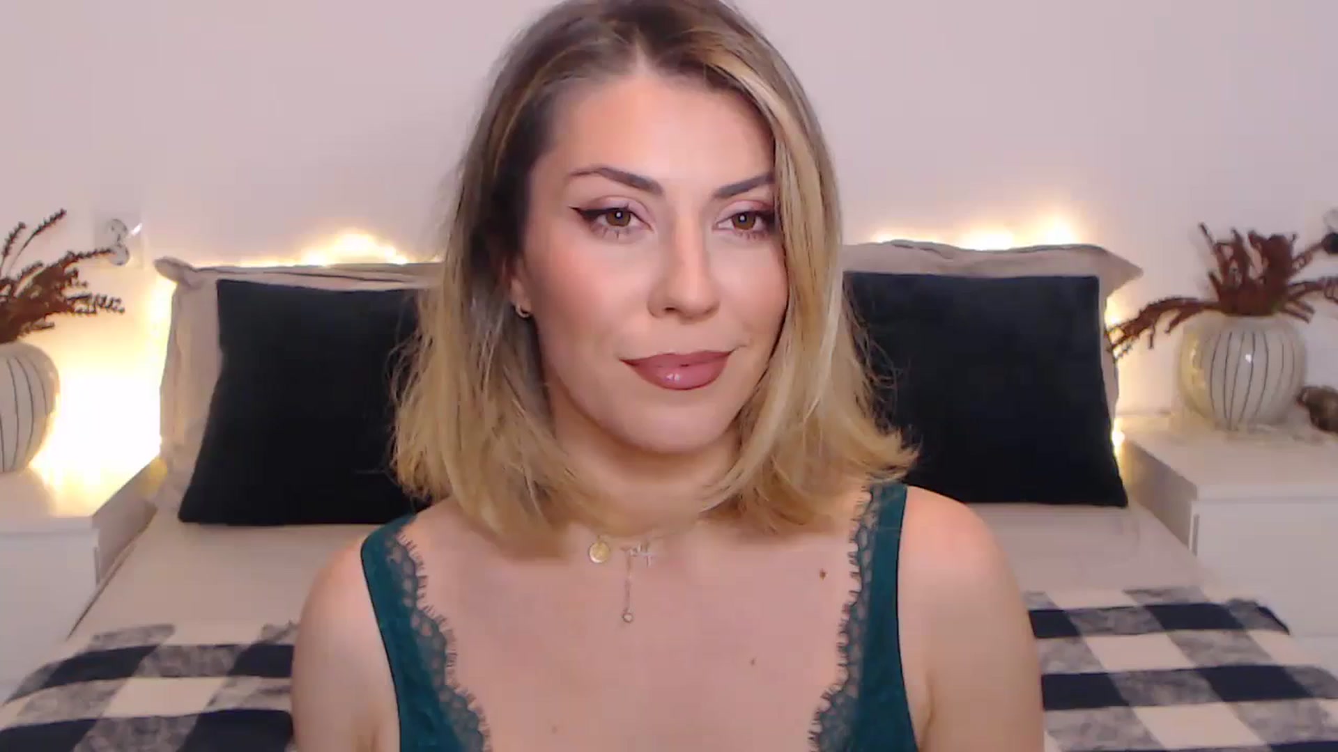 Gallery image thumbnail from BlueStocking's myfreecams stream on, 11/07/2023, 18:27 image 1 of 20