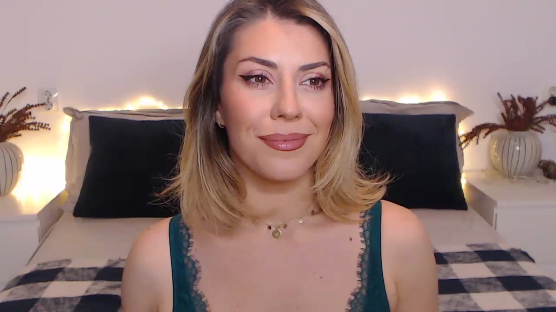 Gallery image thumbnail from BlueStocking's myfreecams stream on, 11/07/2023, 18:27 image 18 of 20