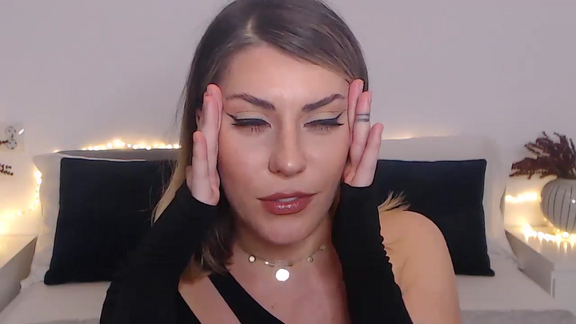 Gallery image thumbnail from BlueStocking's myfreecams stream on, 11/21/2023, 14:45 image 4 of 20