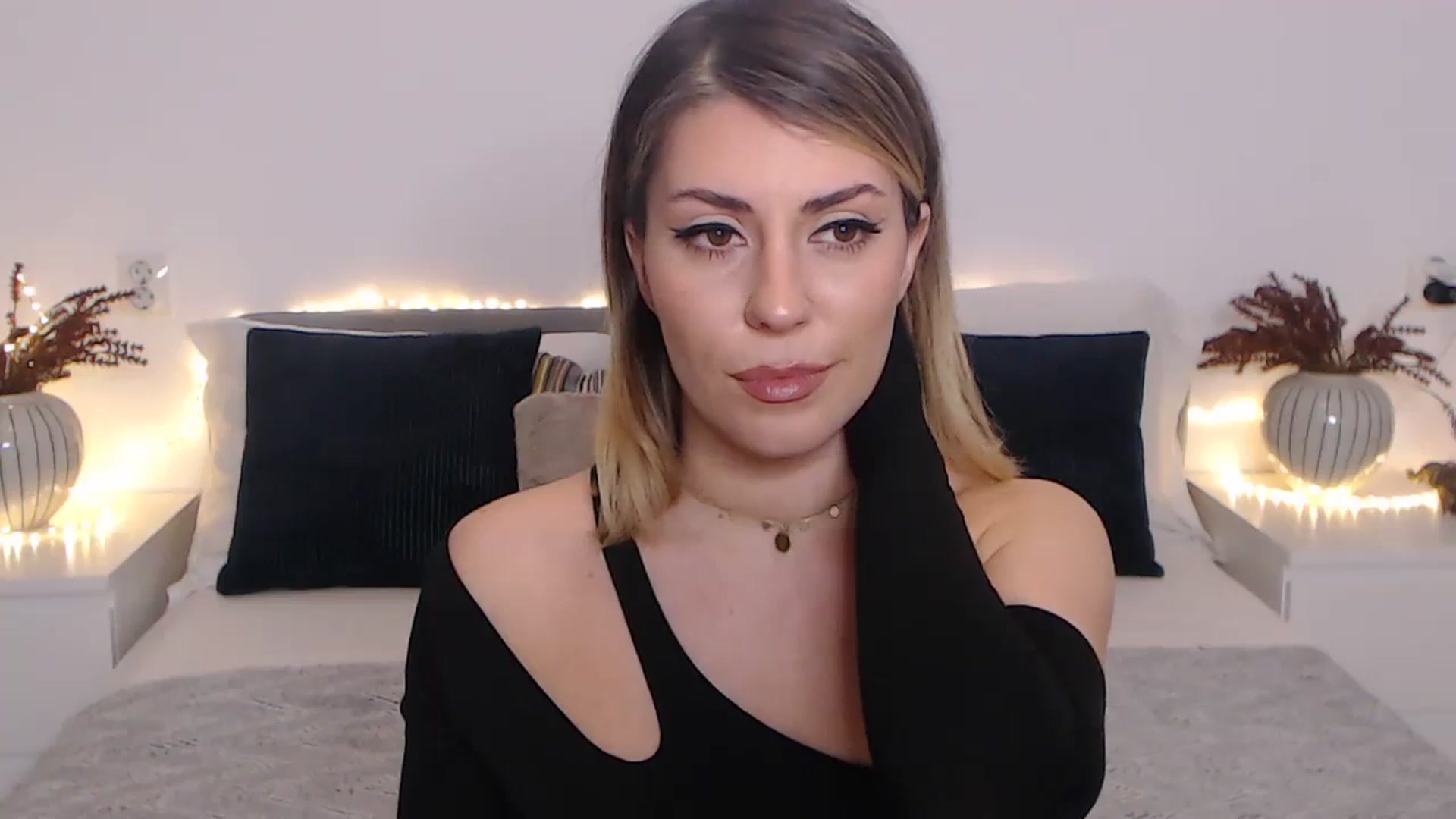 Gallery image thumbnail from BlueStocking's myfreecams stream on, 11/21/2023, 15:53 image 16 of 20