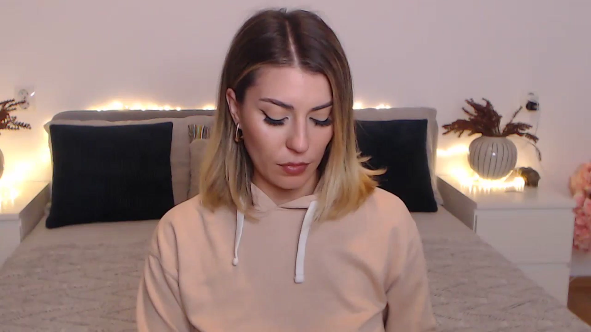 Gallery image thumbnail from BlueStocking's myfreecams stream on, 11/23/2023, 17:24 image 12 of 20