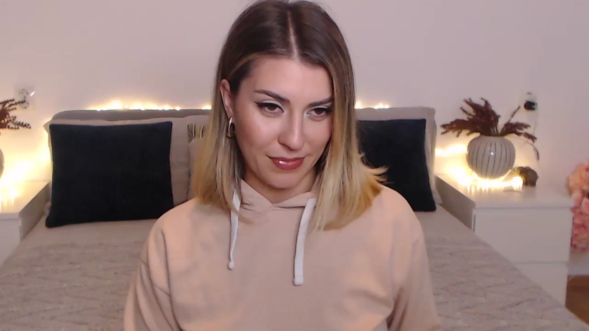 Gallery image thumbnail from BlueStocking's myfreecams stream on, 11/23/2023, 17:24 image 13 of 20