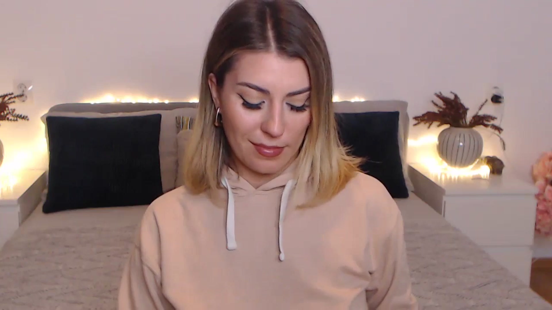 Gallery image thumbnail from BlueStocking's myfreecams stream on, 11/23/2023, 17:24 image 19 of 20