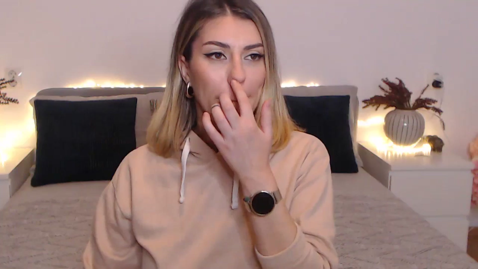 Gallery image thumbnail from BlueStocking's myfreecams stream on, 11/23/2023, 17:24 image 6 of 20