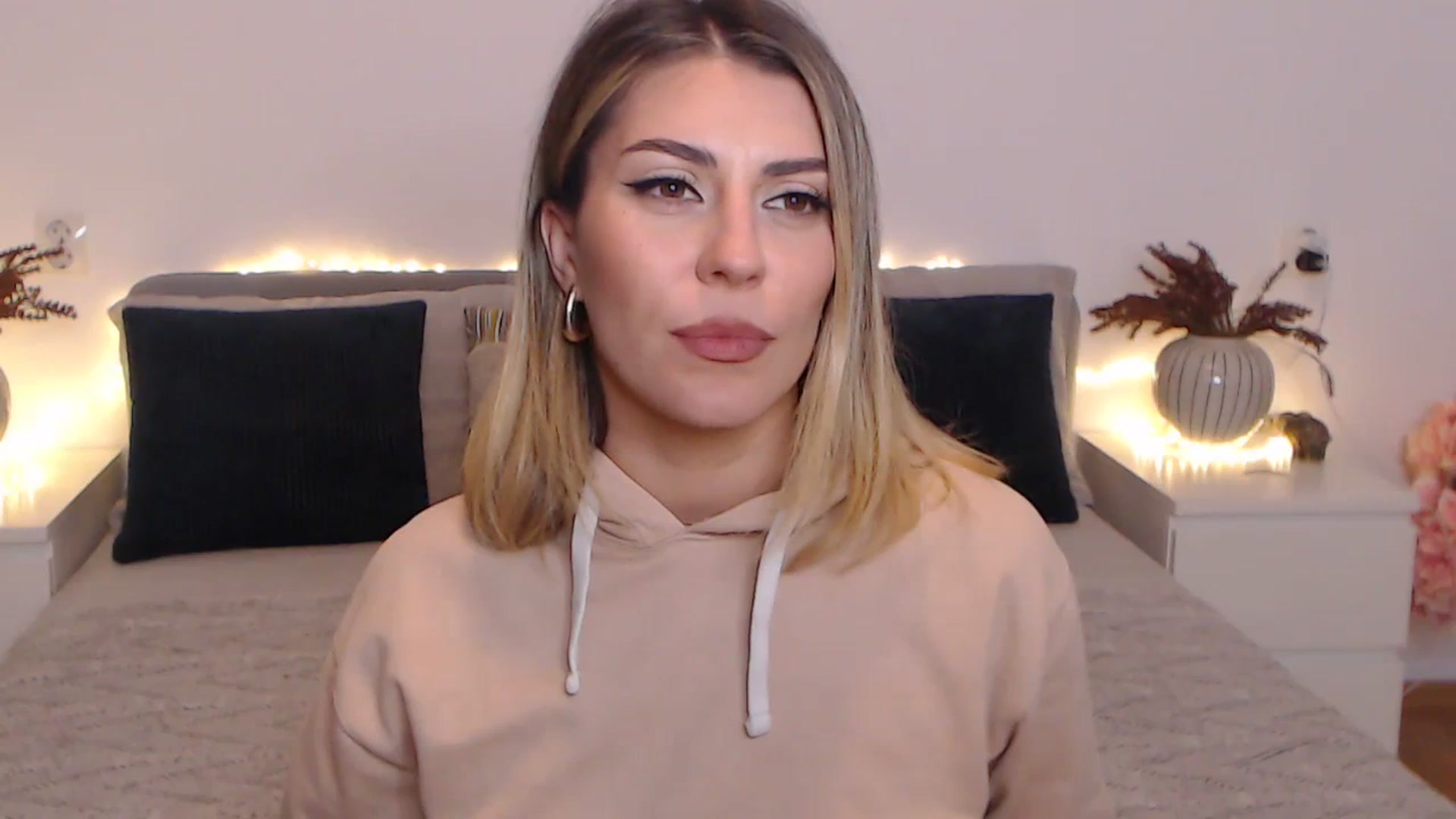 Gallery image thumbnail from BlueStocking's myfreecams stream on, 11/23/2023, 17:24 image 11 of 20