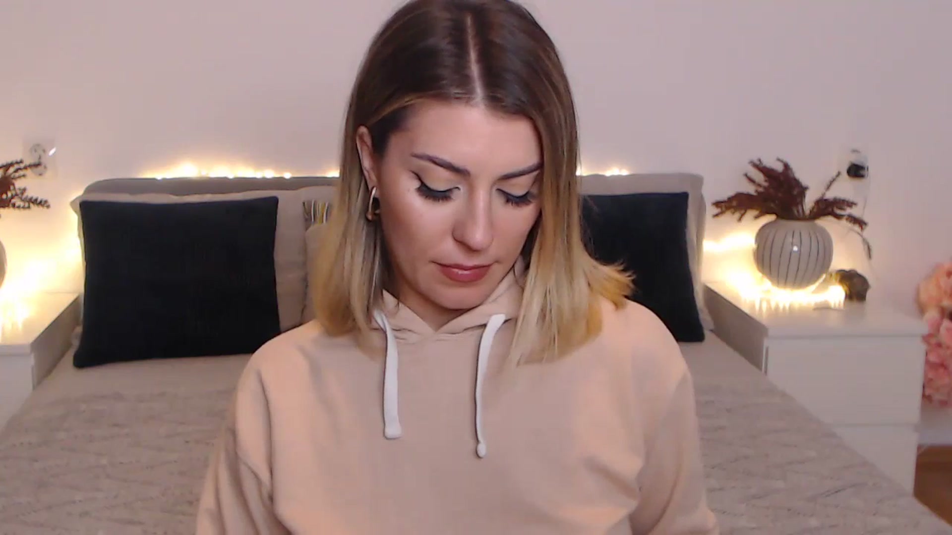 Gallery image thumbnail from BlueStocking's myfreecams stream on, 11/23/2023, 17:24 image 18 of 20