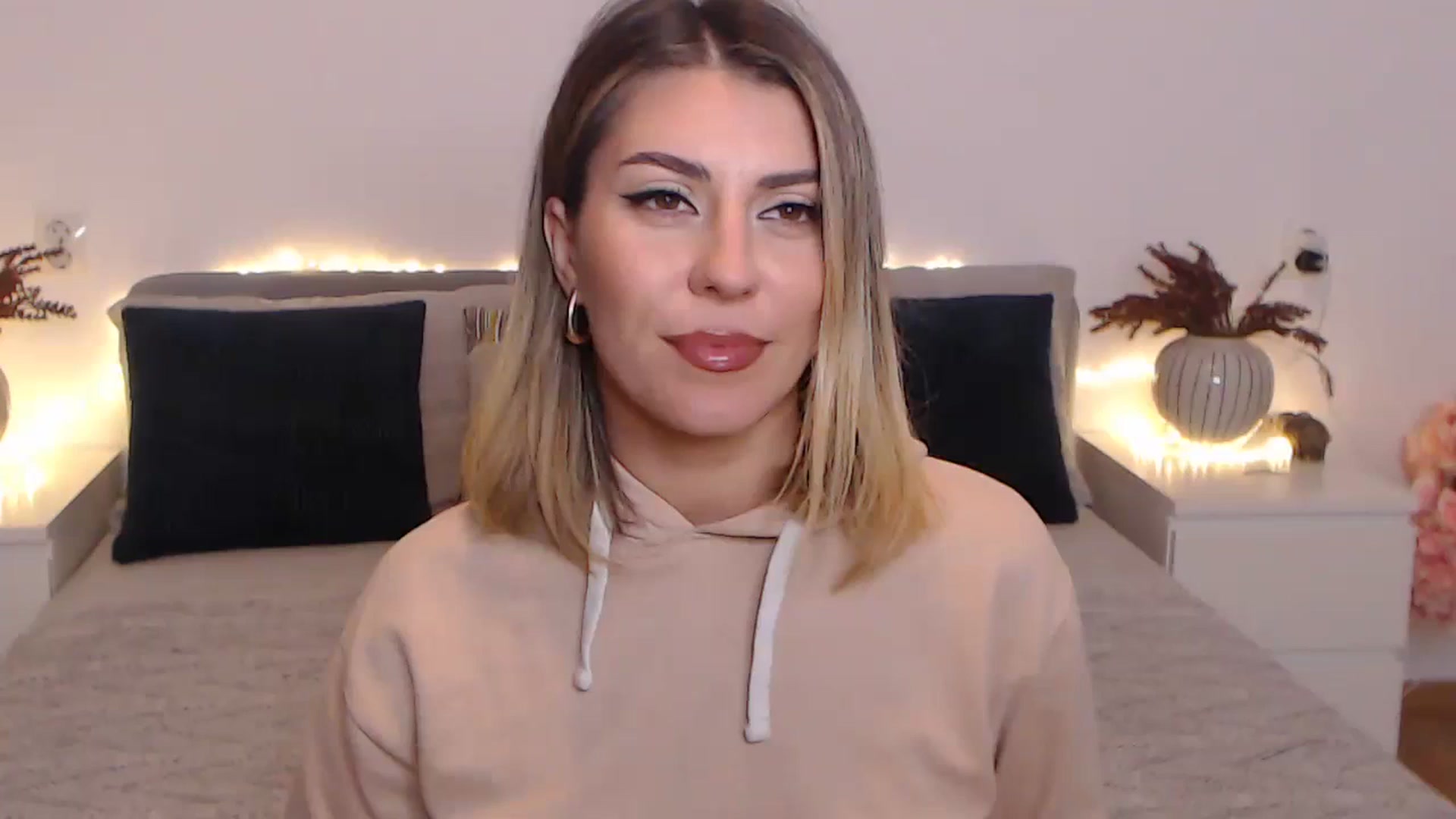 Gallery image thumbnail from BlueStocking's myfreecams stream on, 11/23/2023, 17:24 image 14 of 20