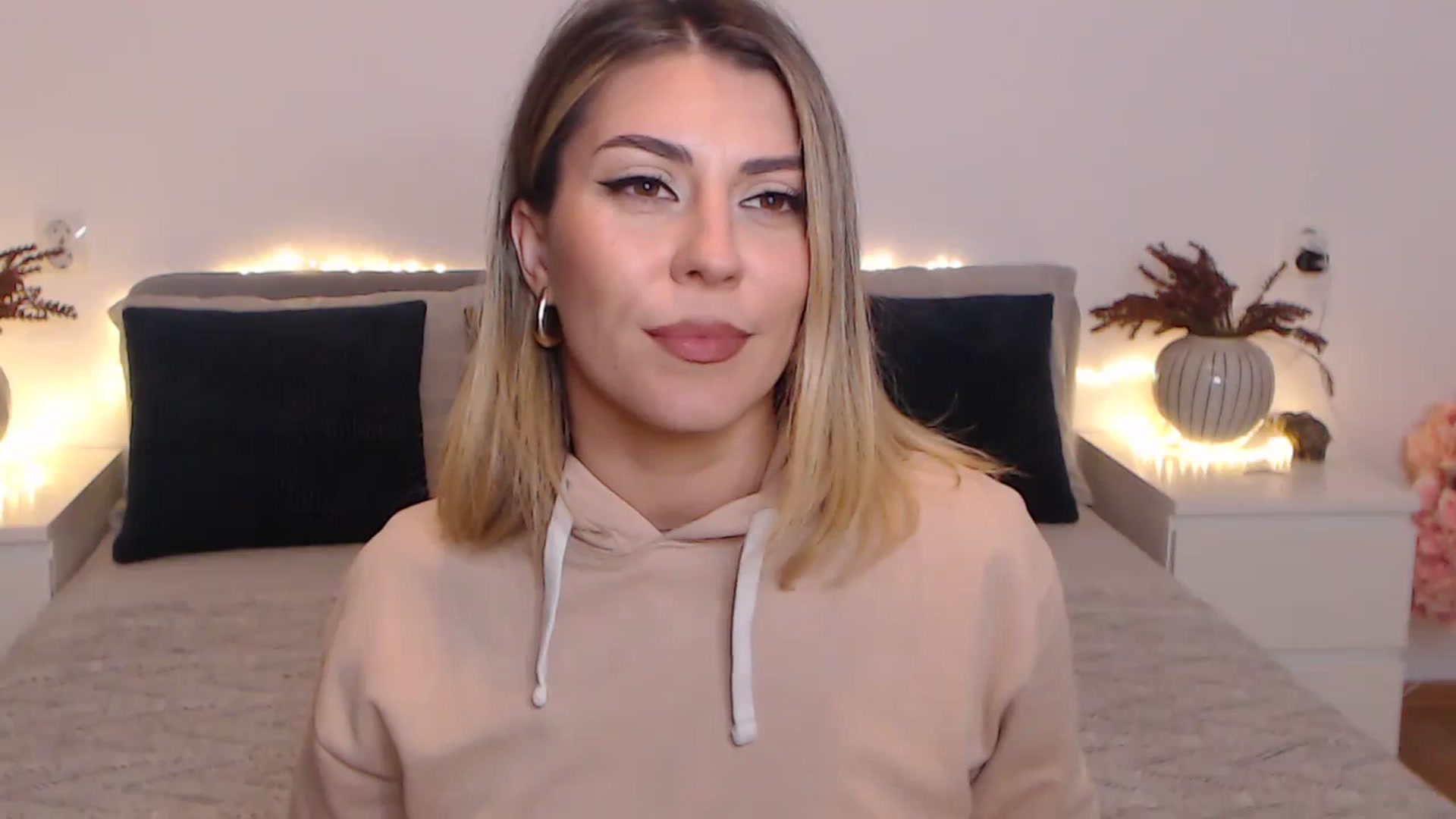 Gallery image thumbnail from BlueStocking's myfreecams stream on, 11/23/2023, 17:24 image 10 of 20