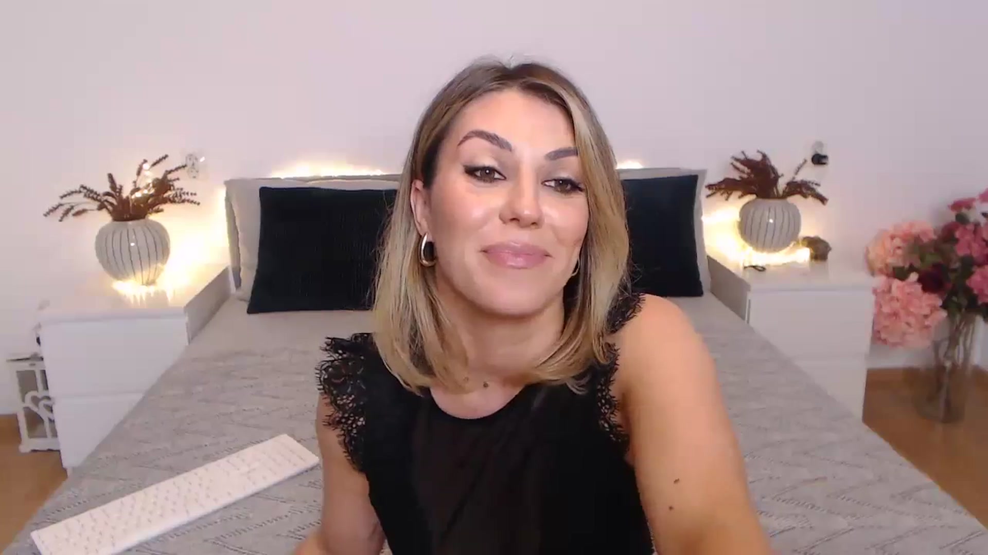 Gallery image thumbnail from BlueStocking's myfreecams stream on, 11/25/2023, 13:59 image 16 of 20