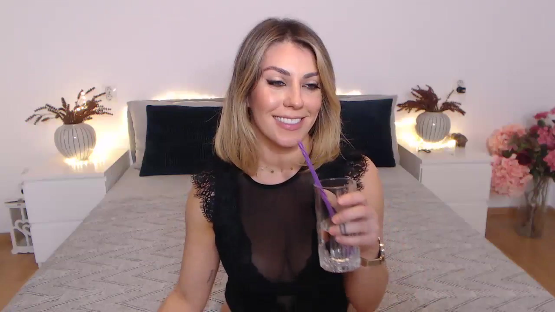 Gallery image thumbnail from BlueStocking's myfreecams stream on, 11/25/2023, 13:59 image 8 of 20