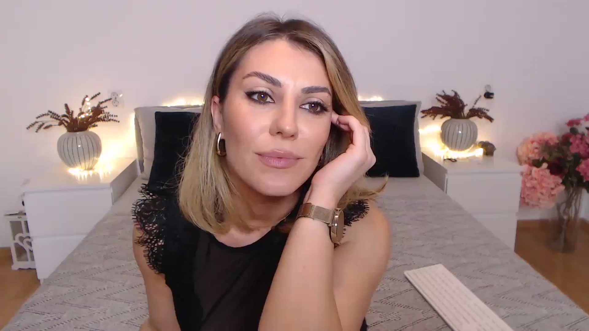 Gallery image thumbnail from BlueStocking's myfreecams stream on, 11/25/2023, 13:59 image 11 of 20