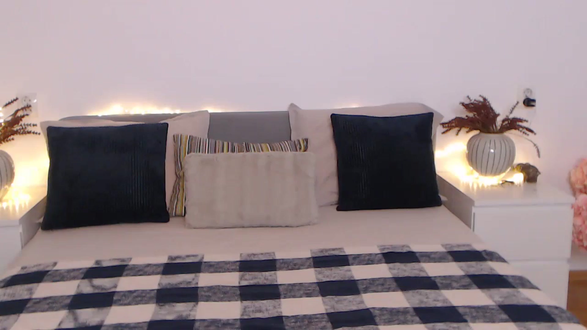 Gallery image thumbnail from BlueStocking's myfreecams stream on, 11/27/2023, 14:40 image 8 of 20