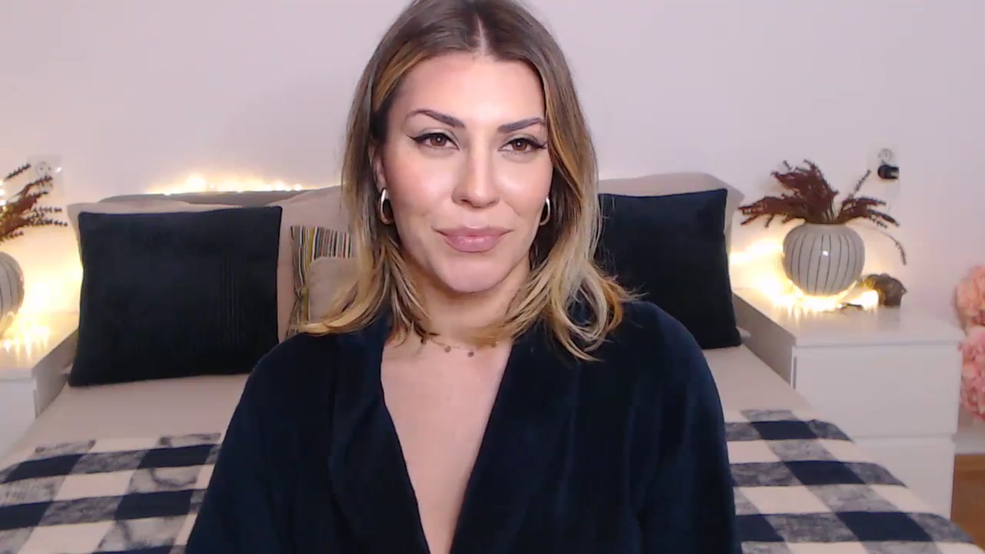 Gallery image thumbnail from BlueStocking's myfreecams stream on, 11/27/2023, 14:40 image 19 of 20