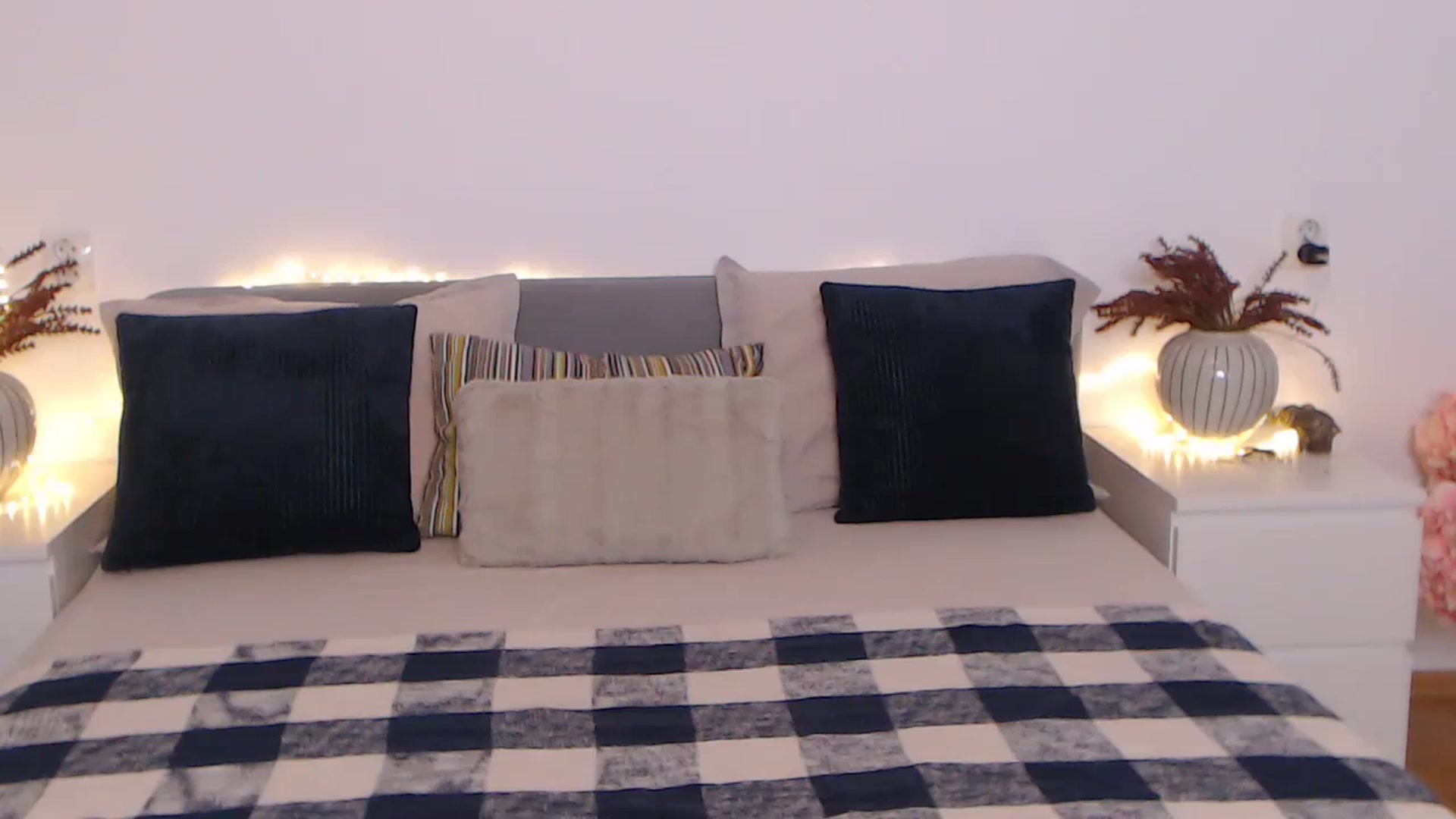 Gallery image thumbnail from BlueStocking's myfreecams stream on, 11/27/2023, 14:40 image 9 of 20