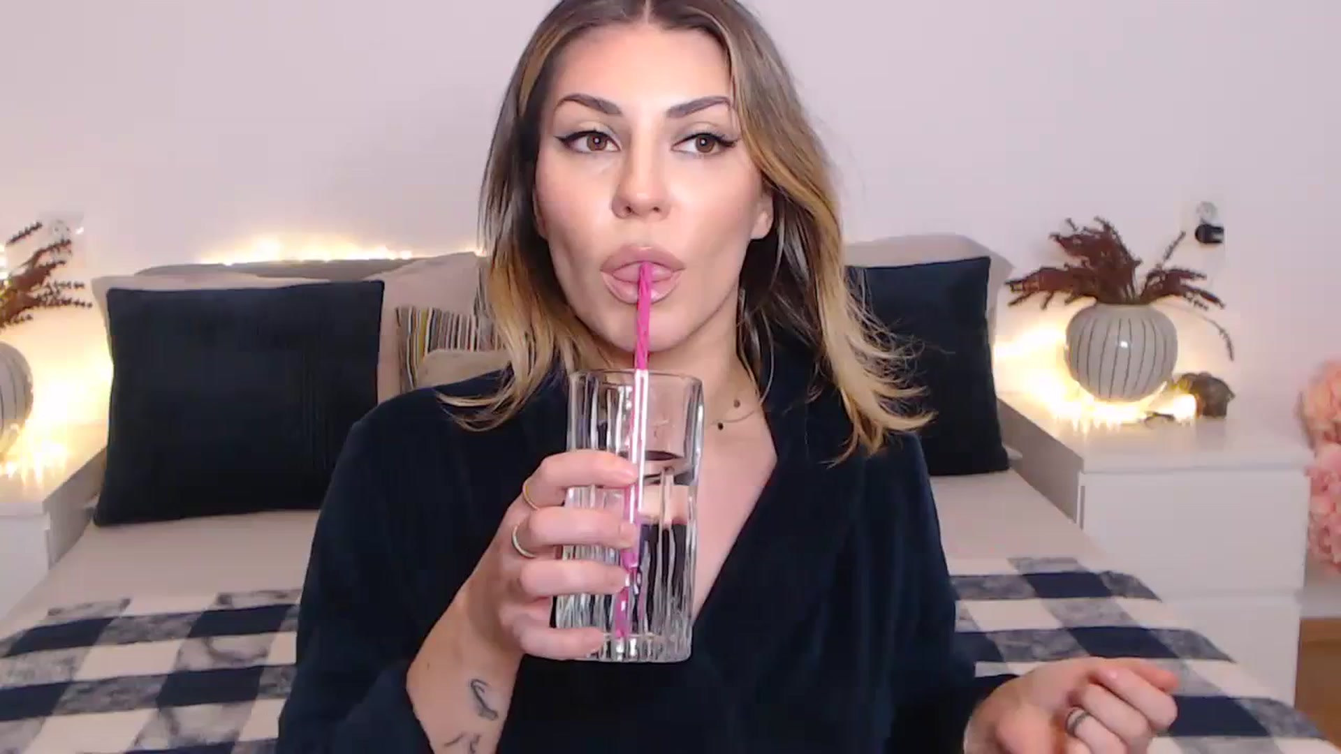 Gallery image thumbnail from BlueStocking's myfreecams stream on, 11/27/2023, 14:40 image 10 of 20