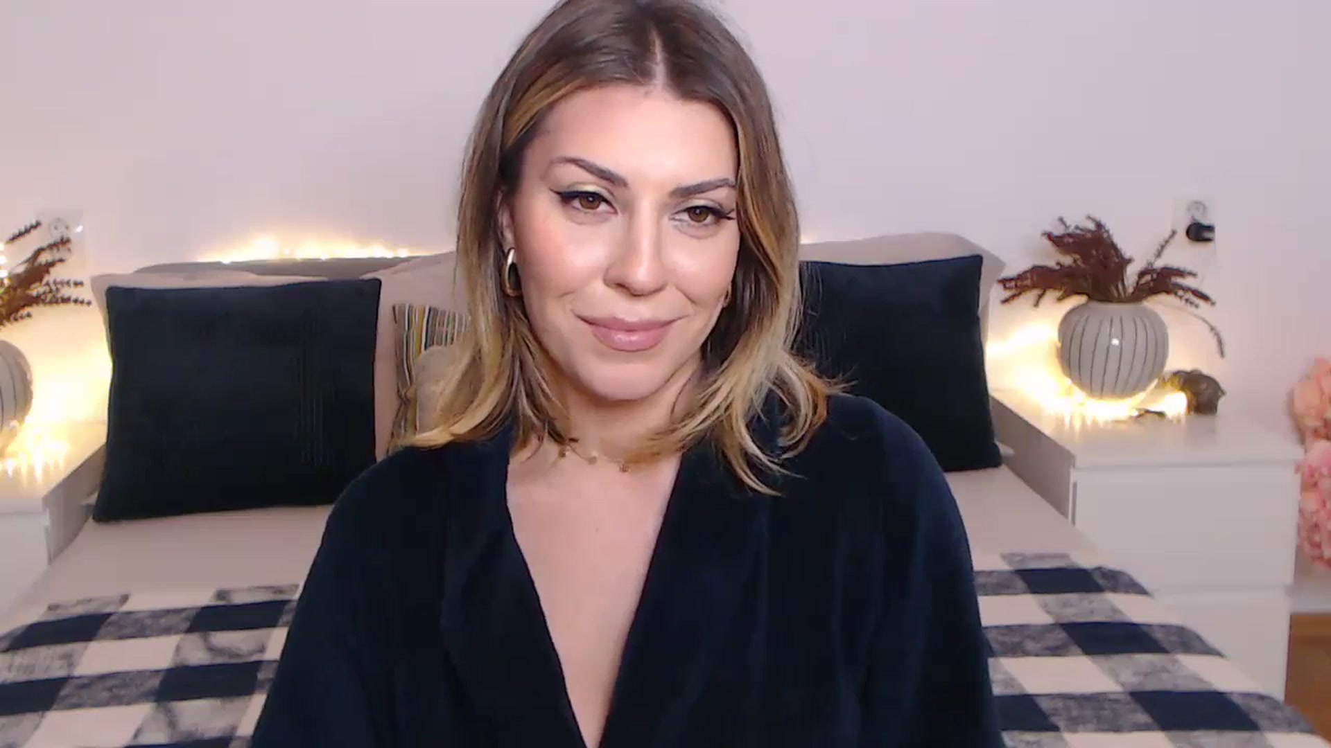 Gallery image thumbnail from BlueStocking's myfreecams stream on, 11/27/2023, 14:40 image 18 of 20