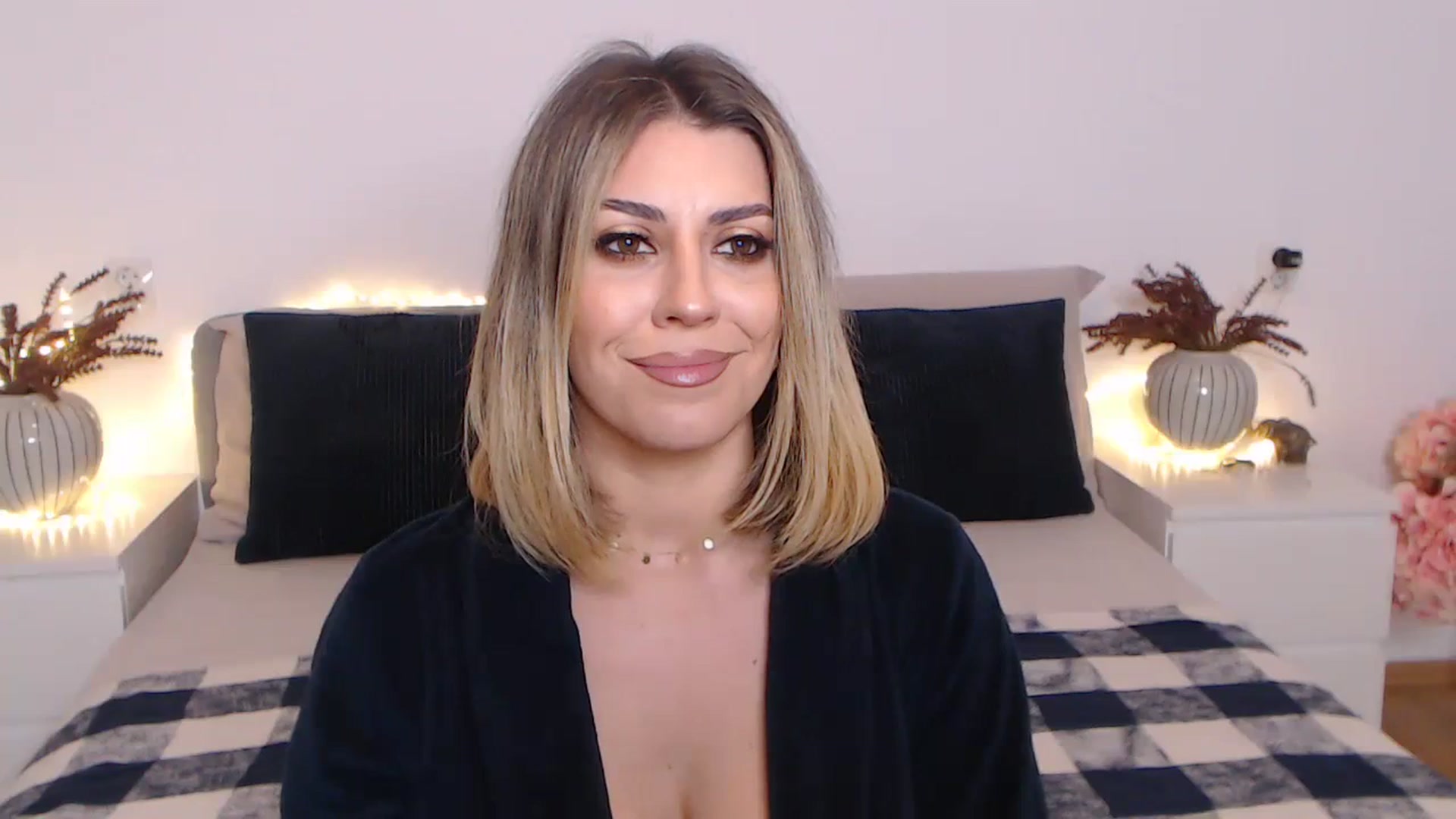 Gallery image thumbnail from BlueStocking's myfreecams stream on, 11/28/2023, 16:53 image 6 of 20
