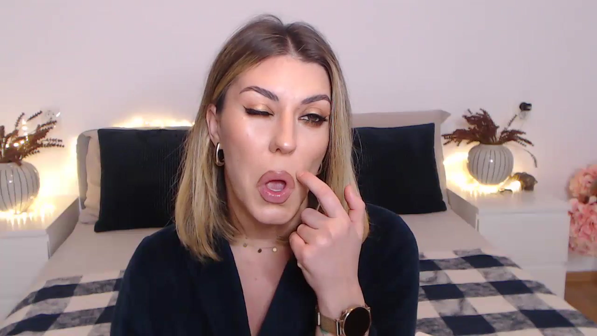 Gallery image thumbnail from BlueStocking's myfreecams stream on, 11/28/2023, 16:53 image 10 of 20