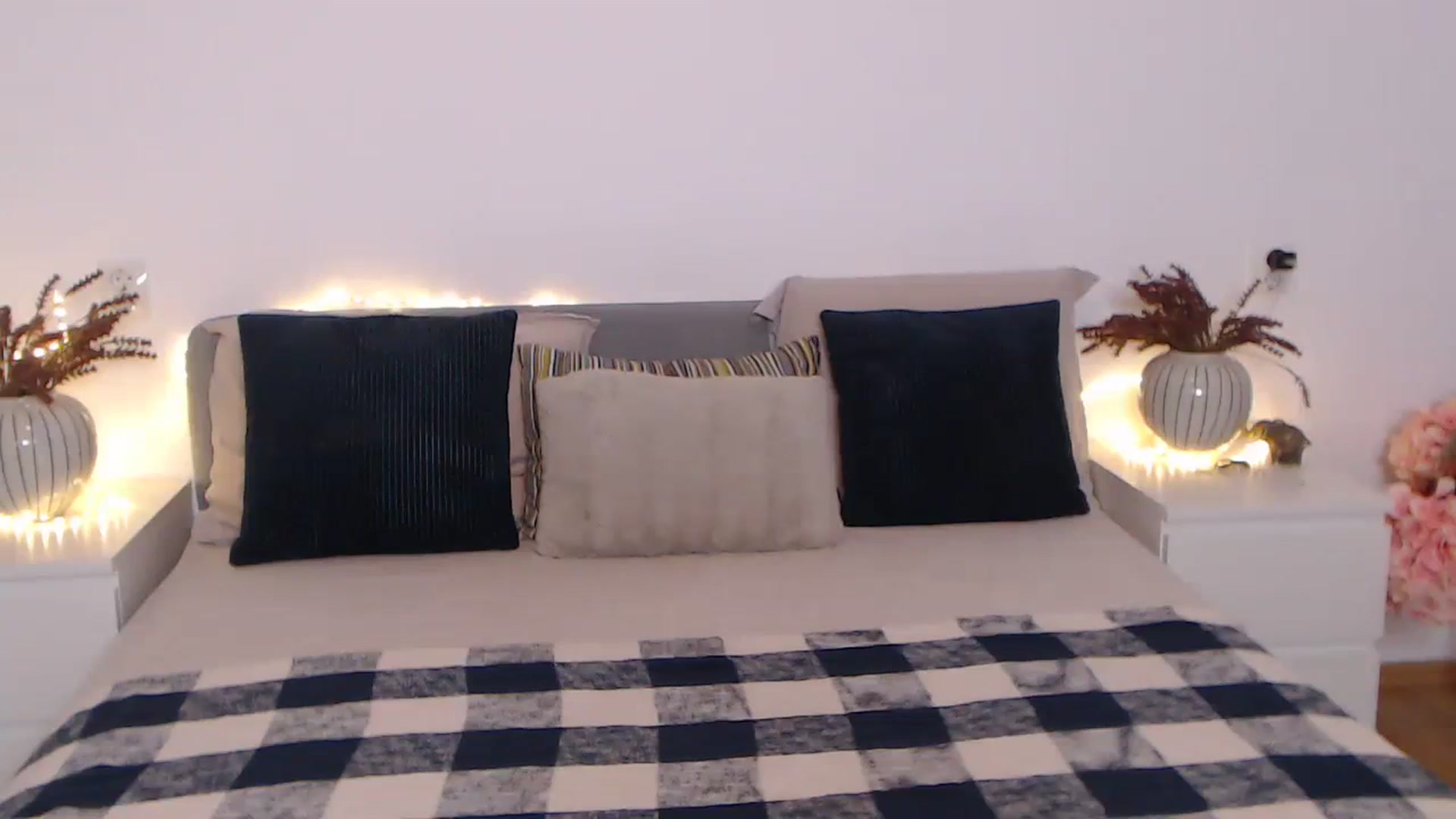 Gallery image thumbnail from BlueStocking's myfreecams stream on, 11/28/2023, 16:53 image 18 of 20