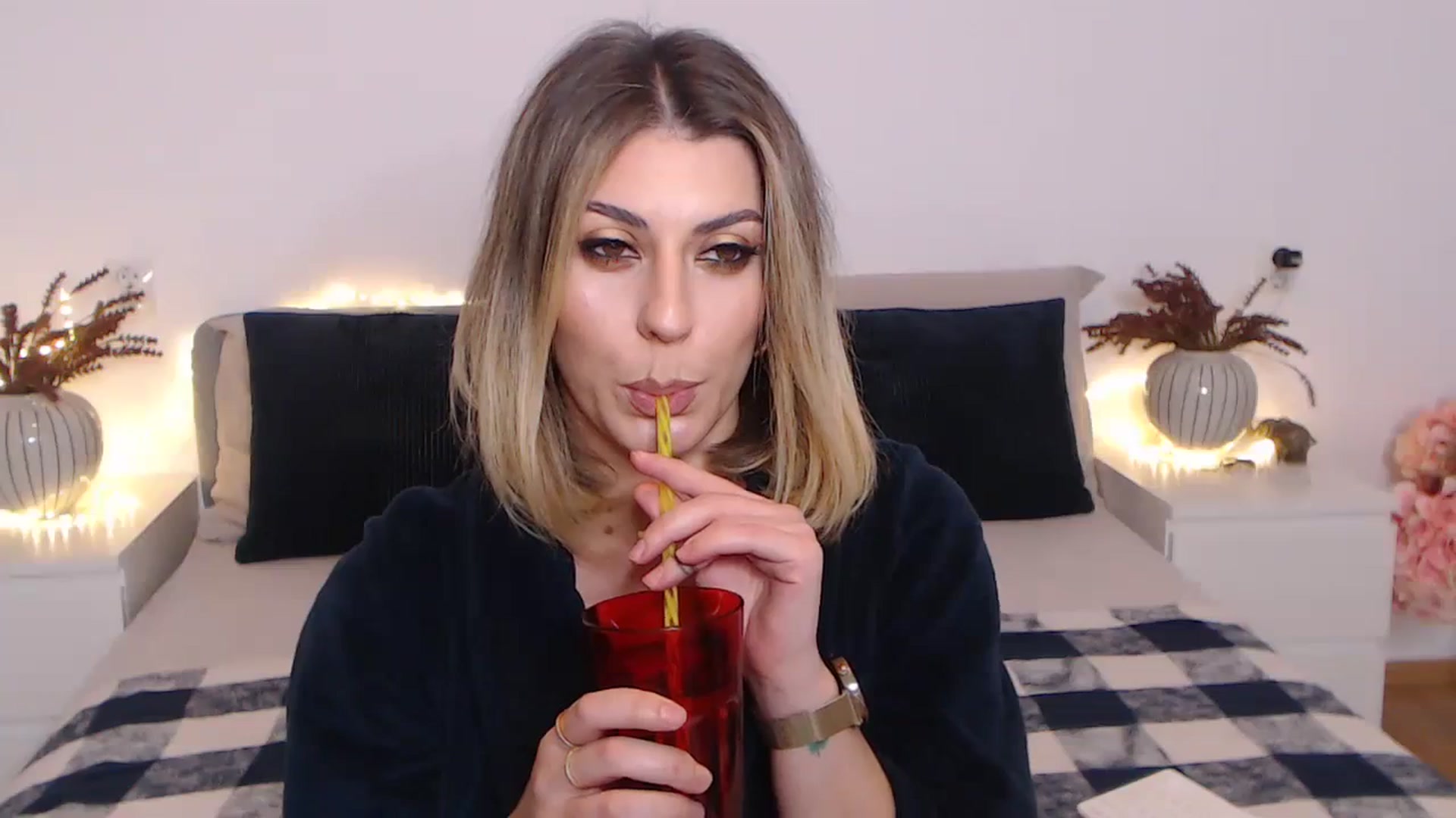 Gallery image thumbnail from BlueStocking's myfreecams stream on, 11/28/2023, 16:53 image 4 of 20