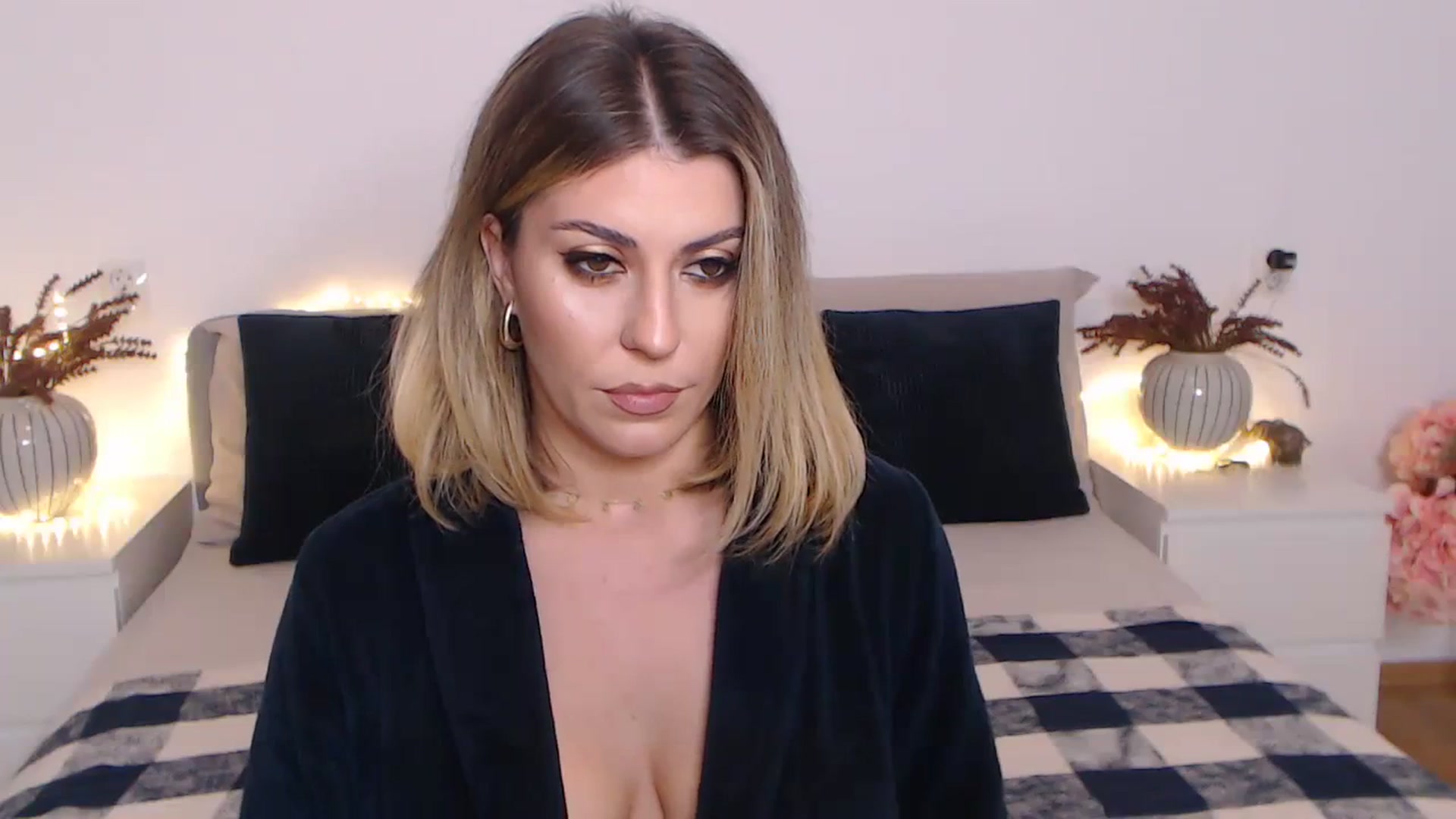 Gallery image thumbnail from BlueStocking's myfreecams stream on, 11/28/2023, 16:53 image 15 of 20