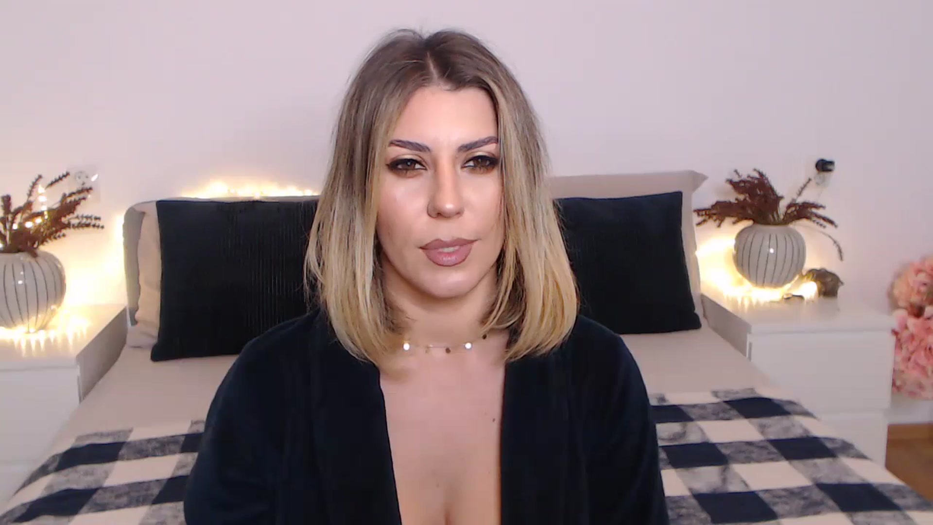 Gallery image thumbnail from BlueStocking's myfreecams stream on, 11/28/2023, 16:53 image 5 of 20