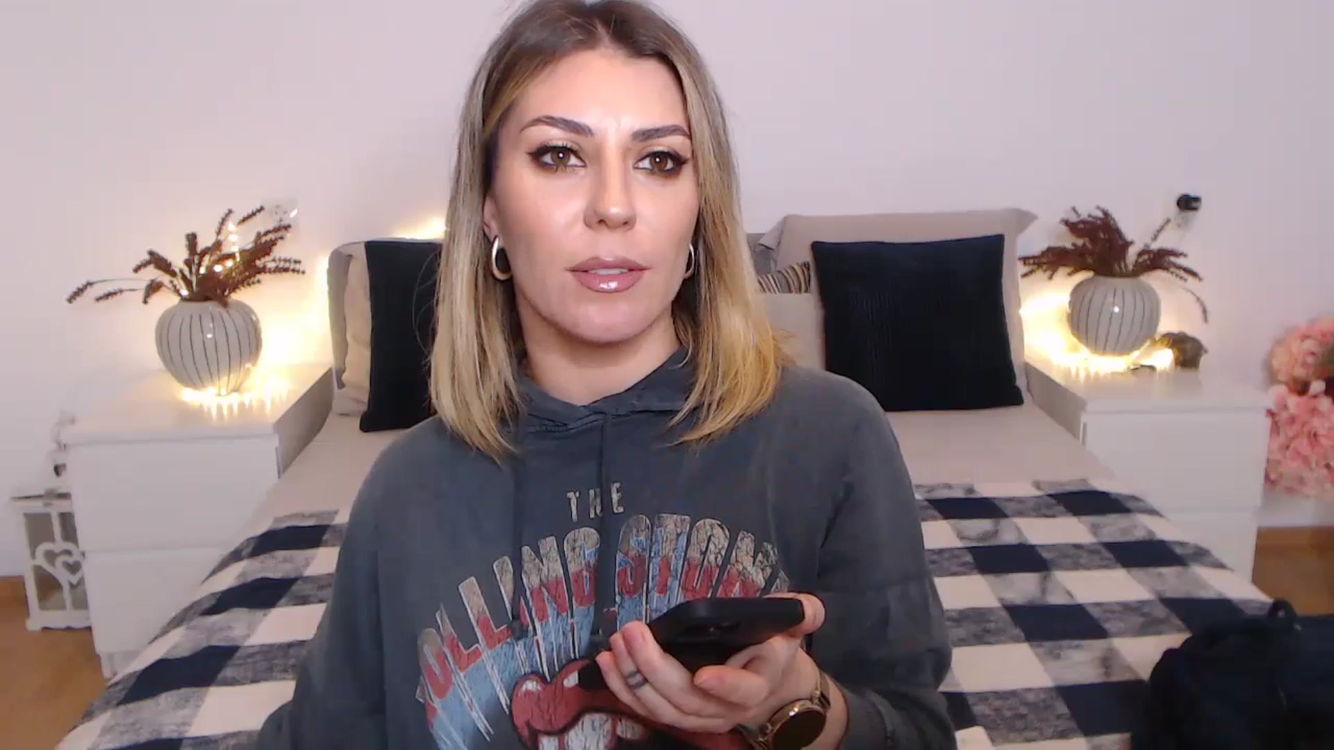 Gallery image thumbnail from BlueStocking's myfreecams stream on, 11/28/2023, 19:01 image 13 of 20