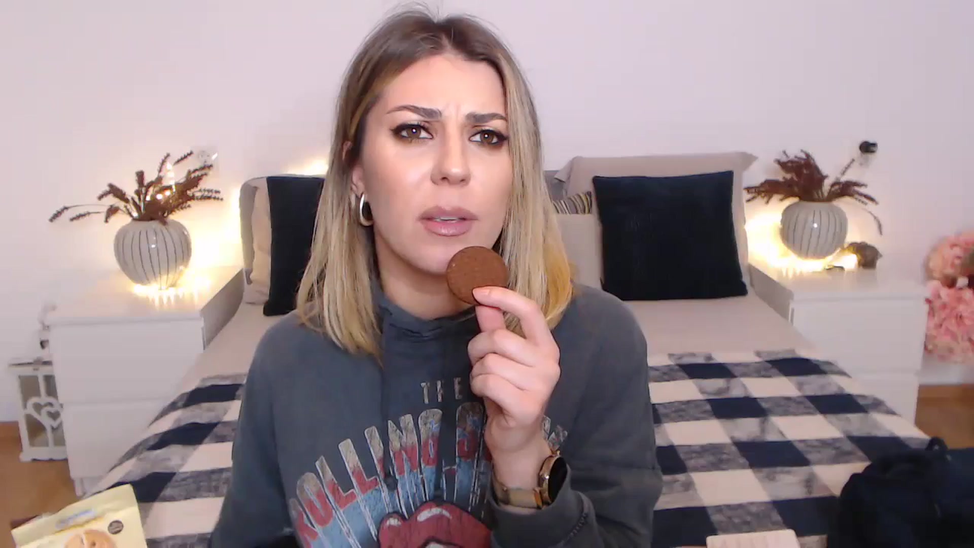 Gallery image thumbnail from BlueStocking's myfreecams stream on, 11/28/2023, 19:01 image 1 of 20